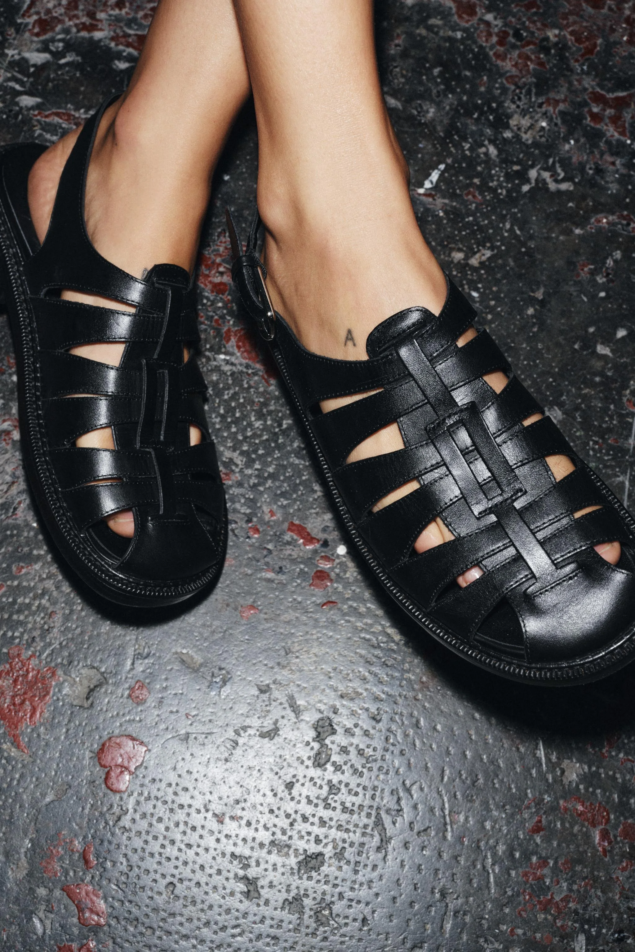 صندل های قفسه ای چرمی صندل های قفسه ای چرمی