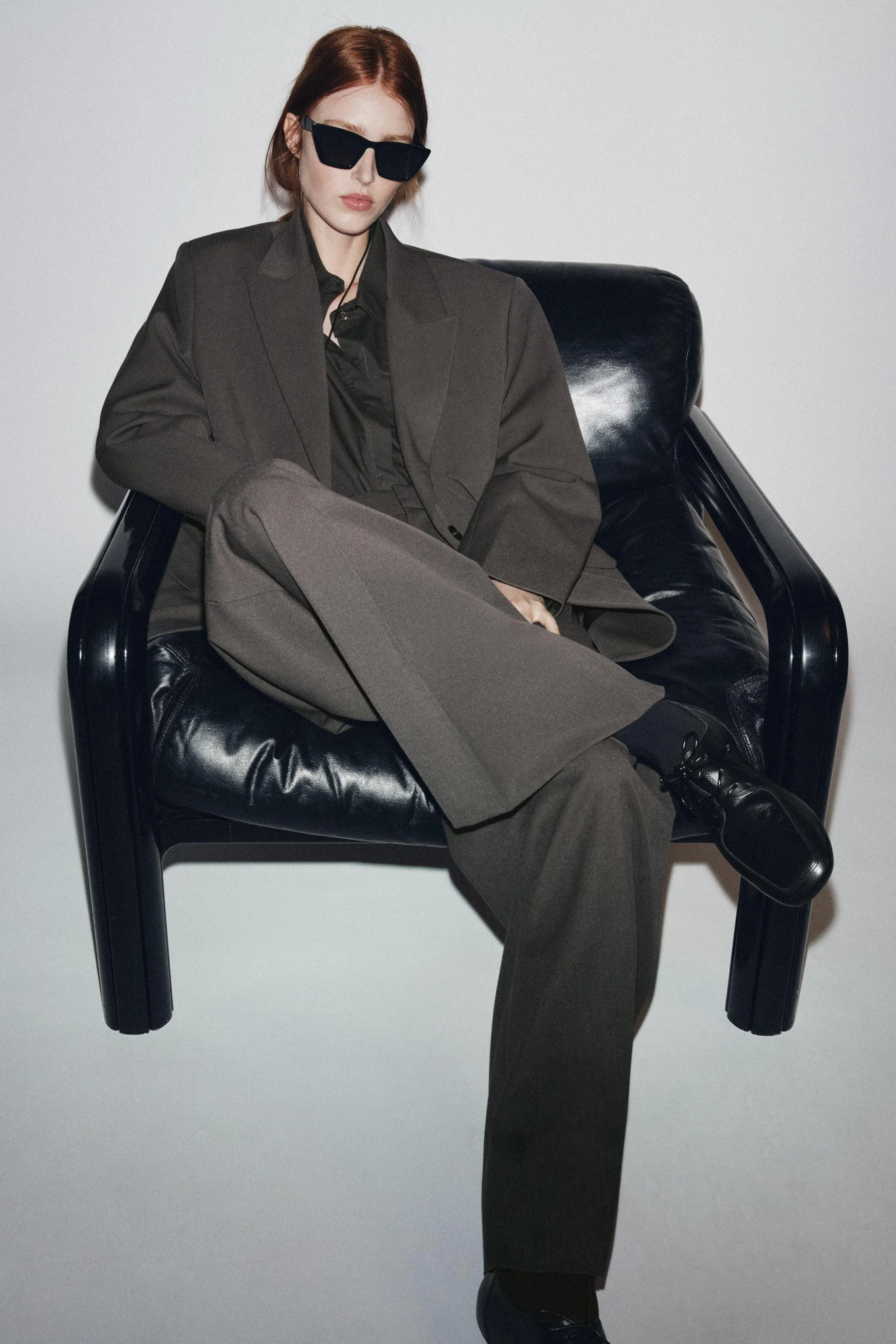 کفش تخت چرمی بند دار کفش تخت چرمی بند دار