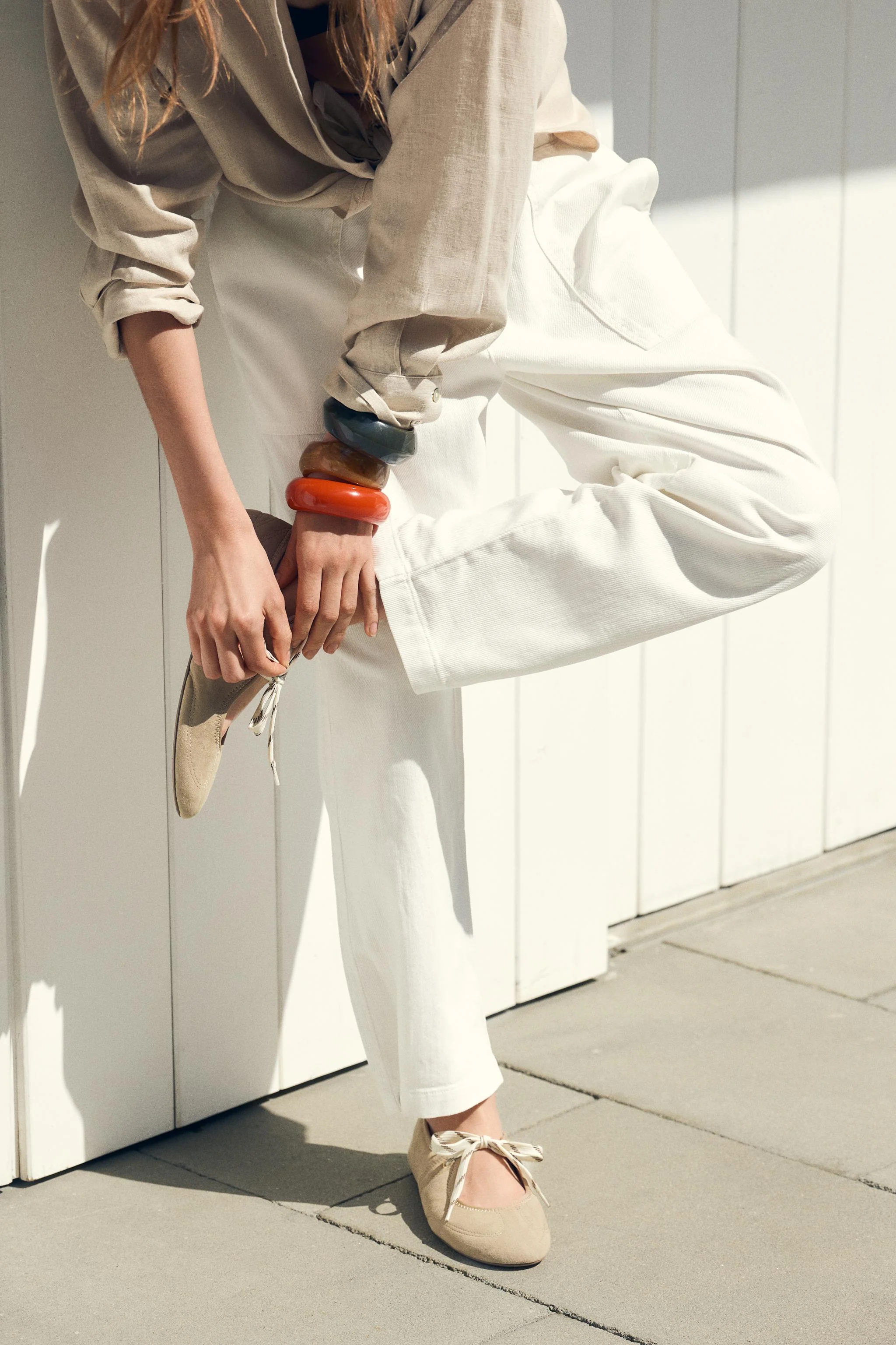 کفش باله تخت بند دار از جنس چرم جیر کفش باله تخت بند دار از جنس چرم جیر