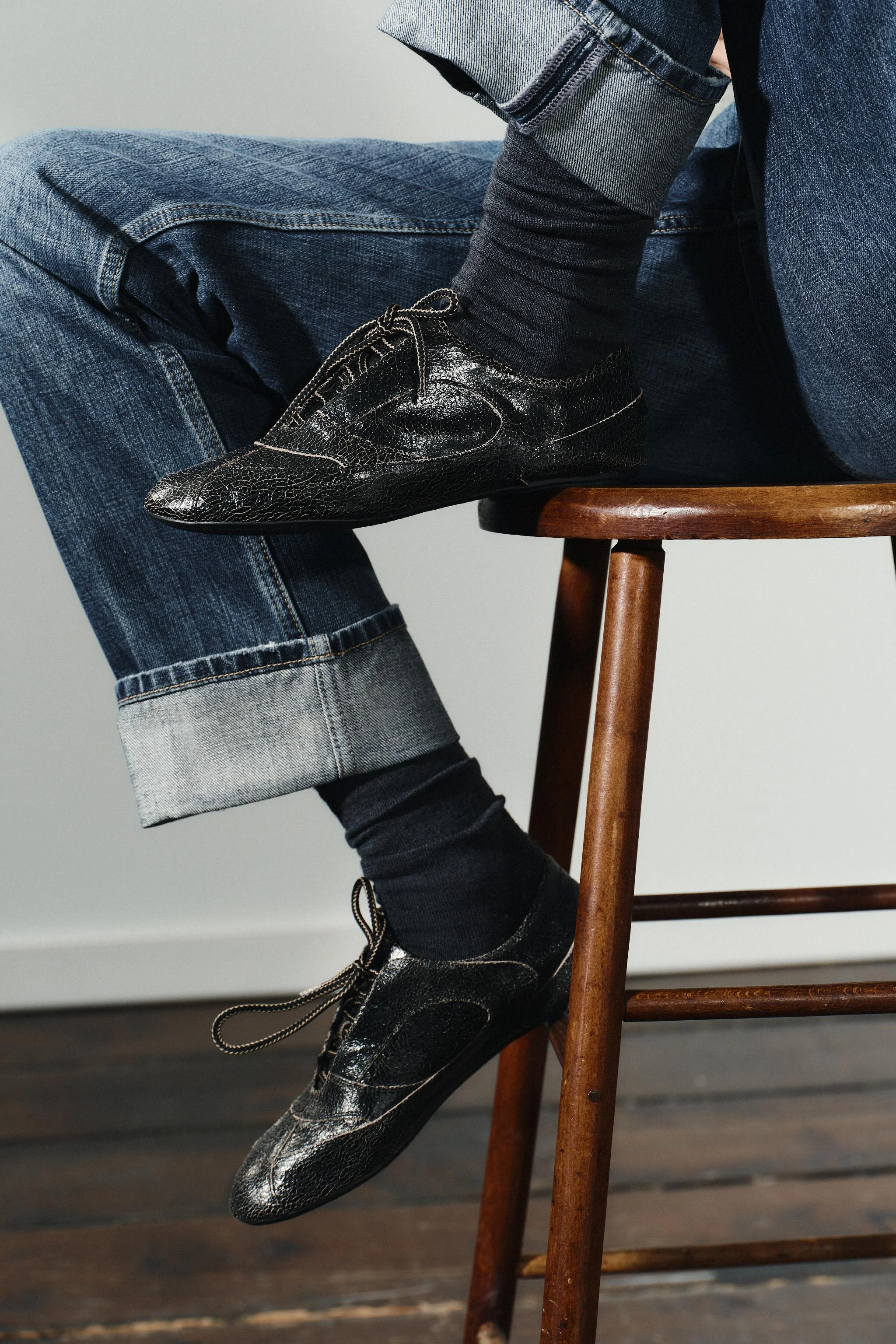 کفش چرمی با ظاهر کهنه کفش چرمی با ظاهر کهنه