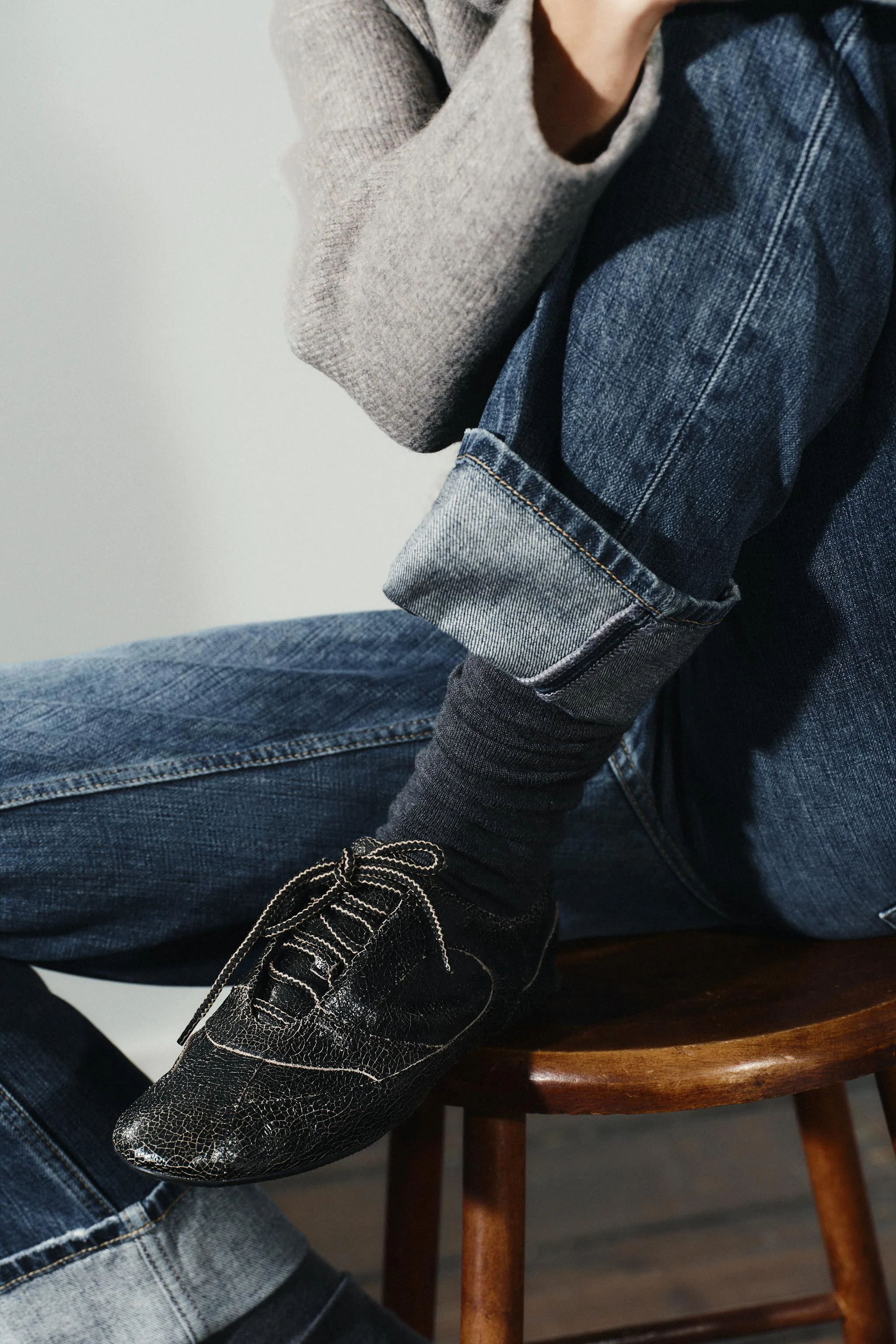 کفش چرمی با ظاهر کهنه کفش چرمی با ظاهر کهنه