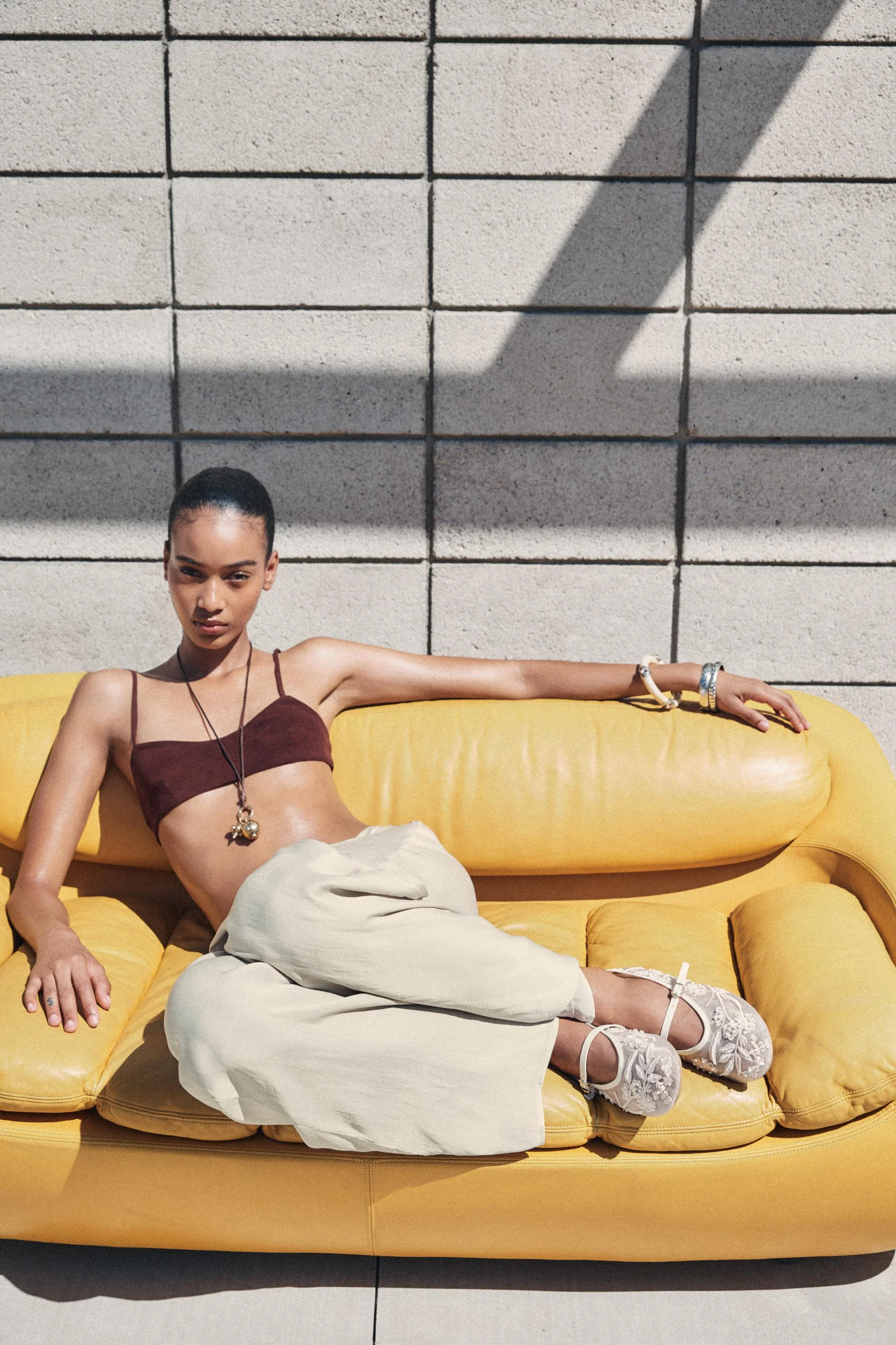 کفش باله تخت با رویه توری گلدوزی شده کفش باله تخت با رویه توری گلدوزی شده