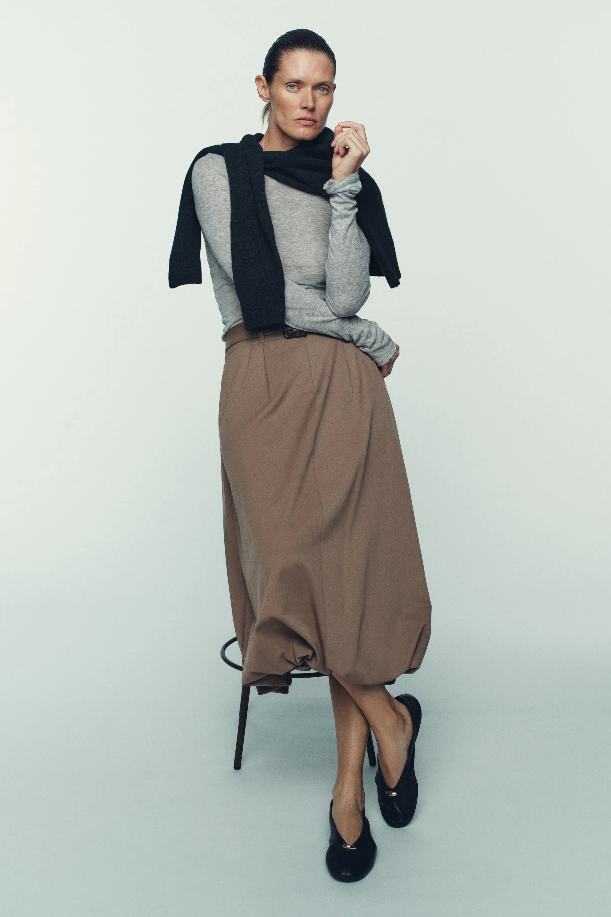 کفش باله تخت چرمی با تزیین کفش باله تخت چرمی با تزیین