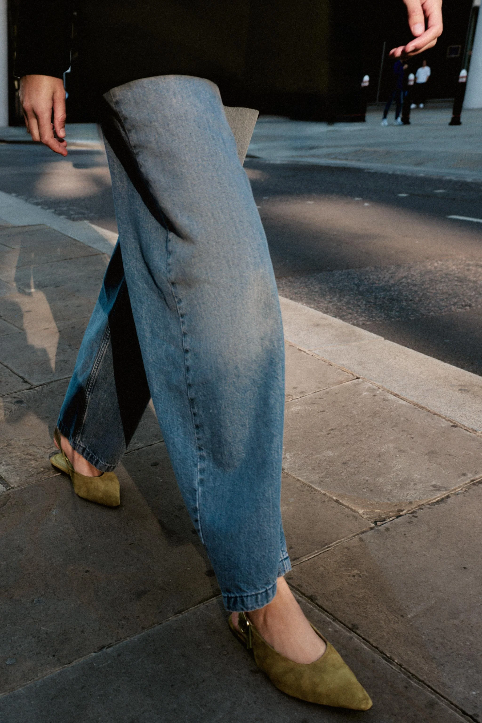 کفش های اسلینگ بک چرمی دو رنگ کفش های اسلینگ بک چرمی دو رنگ