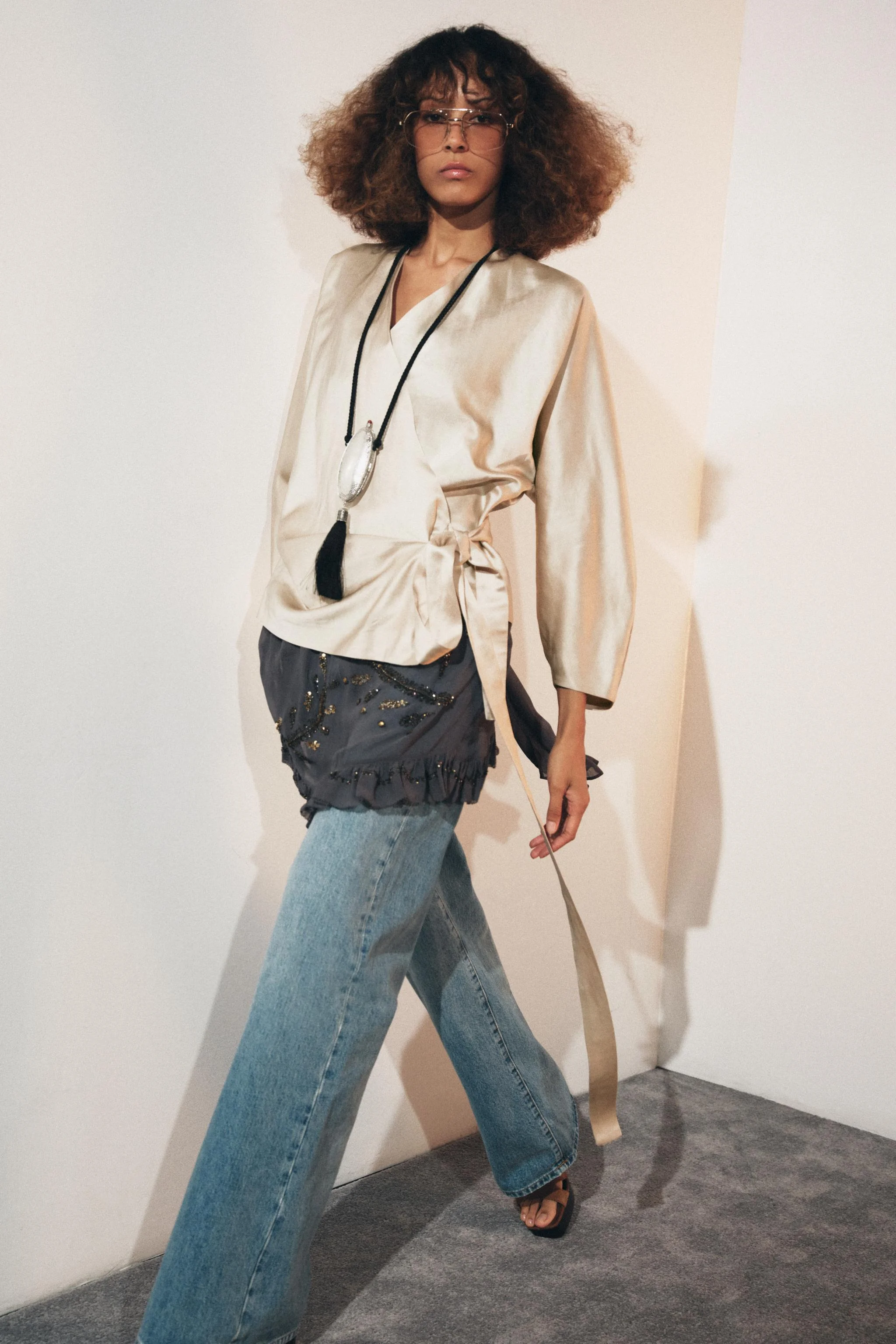 بلوز پیچیده‌ با پاپیون از جنس لینن، کالکشن ZW