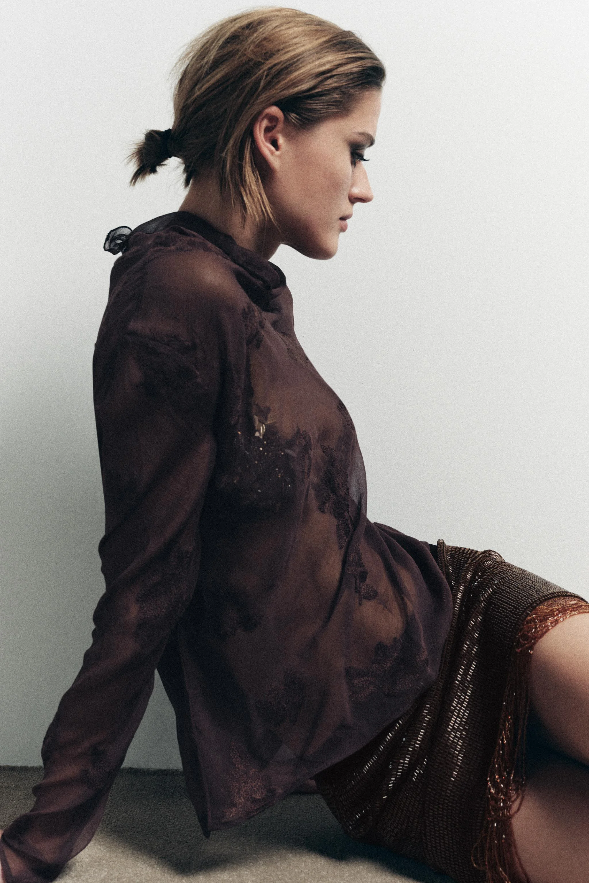 شومیز نیمه شفاف با گلدوزی طرح گل