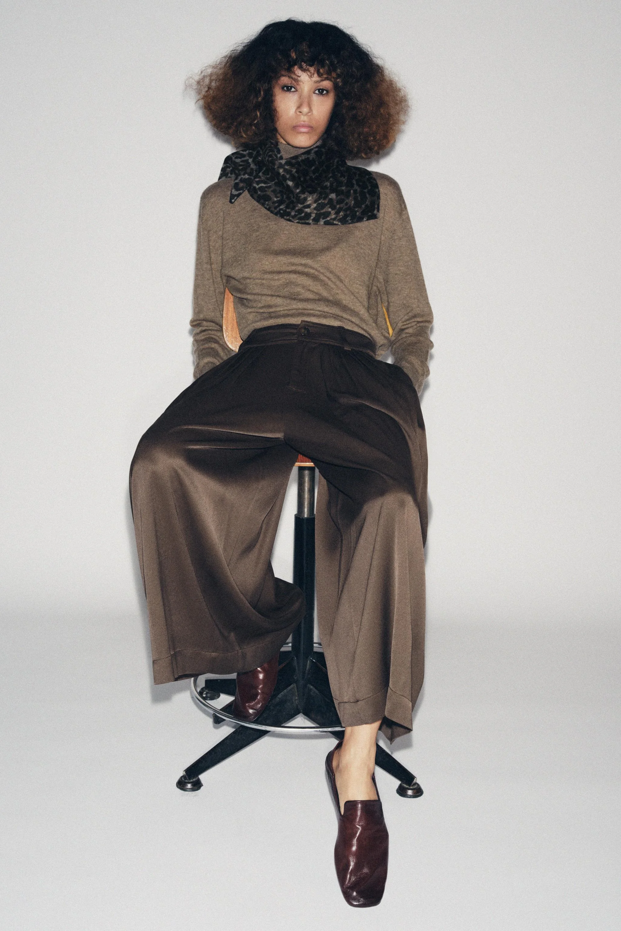 کفش کالج چرمی با رویه بلند کفش کالج چرمی با رویه بلند