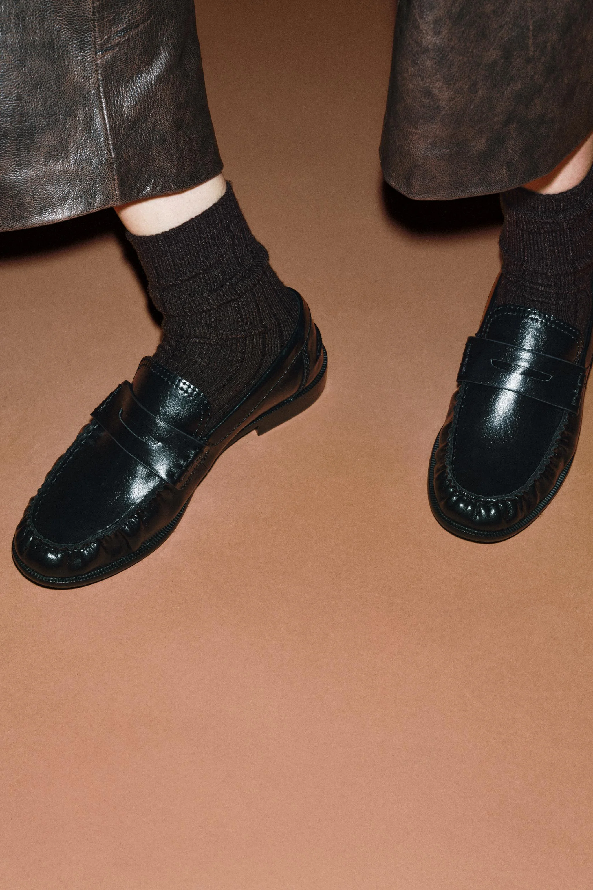 کفش کالج تخت جمع شده کفش کالج تخت جمع شده