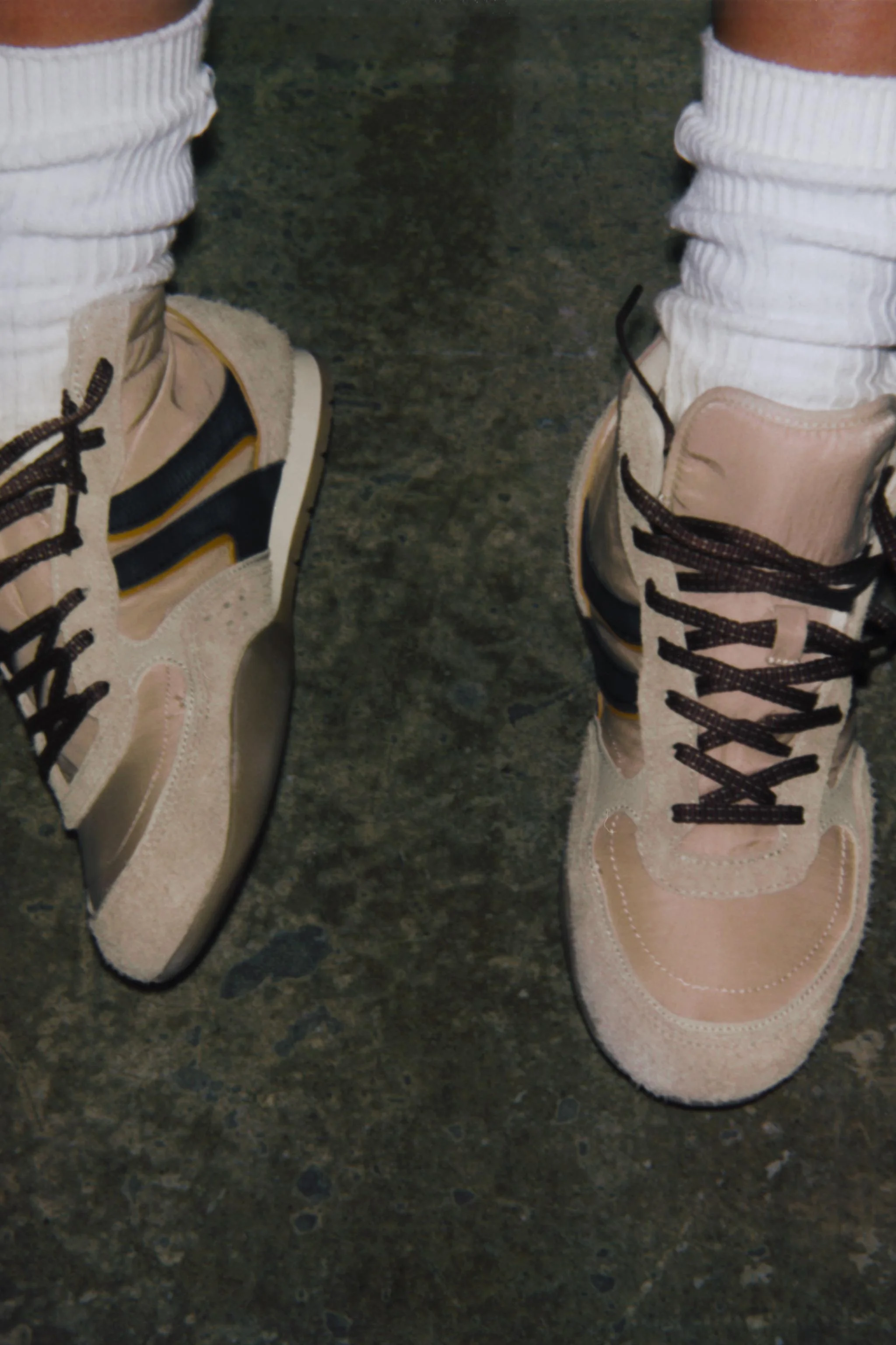 کفش ورزشی ساق بلند رنگارنگ کفش ورزشی ساق بلند رنگارنگ