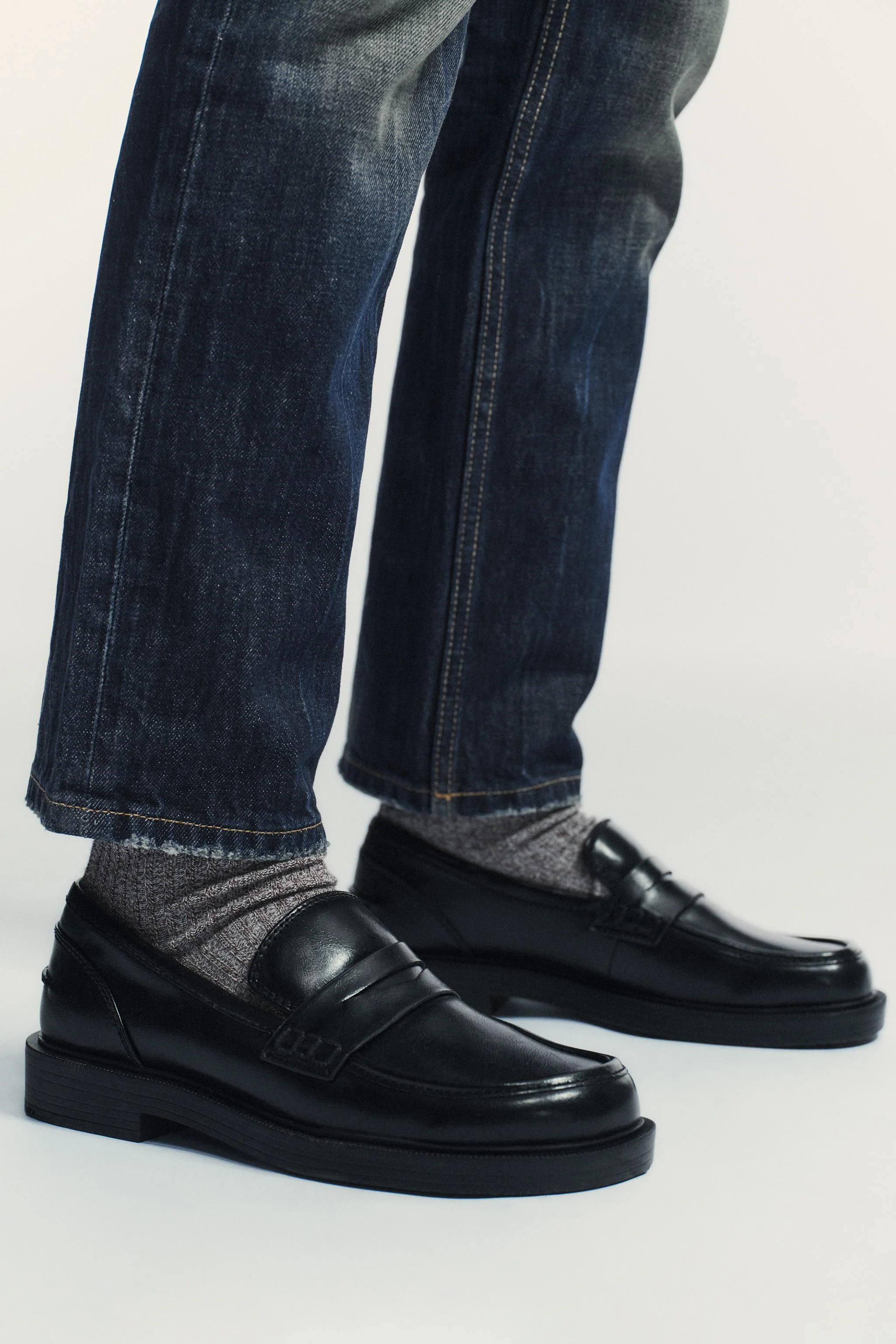 کفش های کالج تخت با رویه برجسته کفش های کالج تخت با رویه برجسته