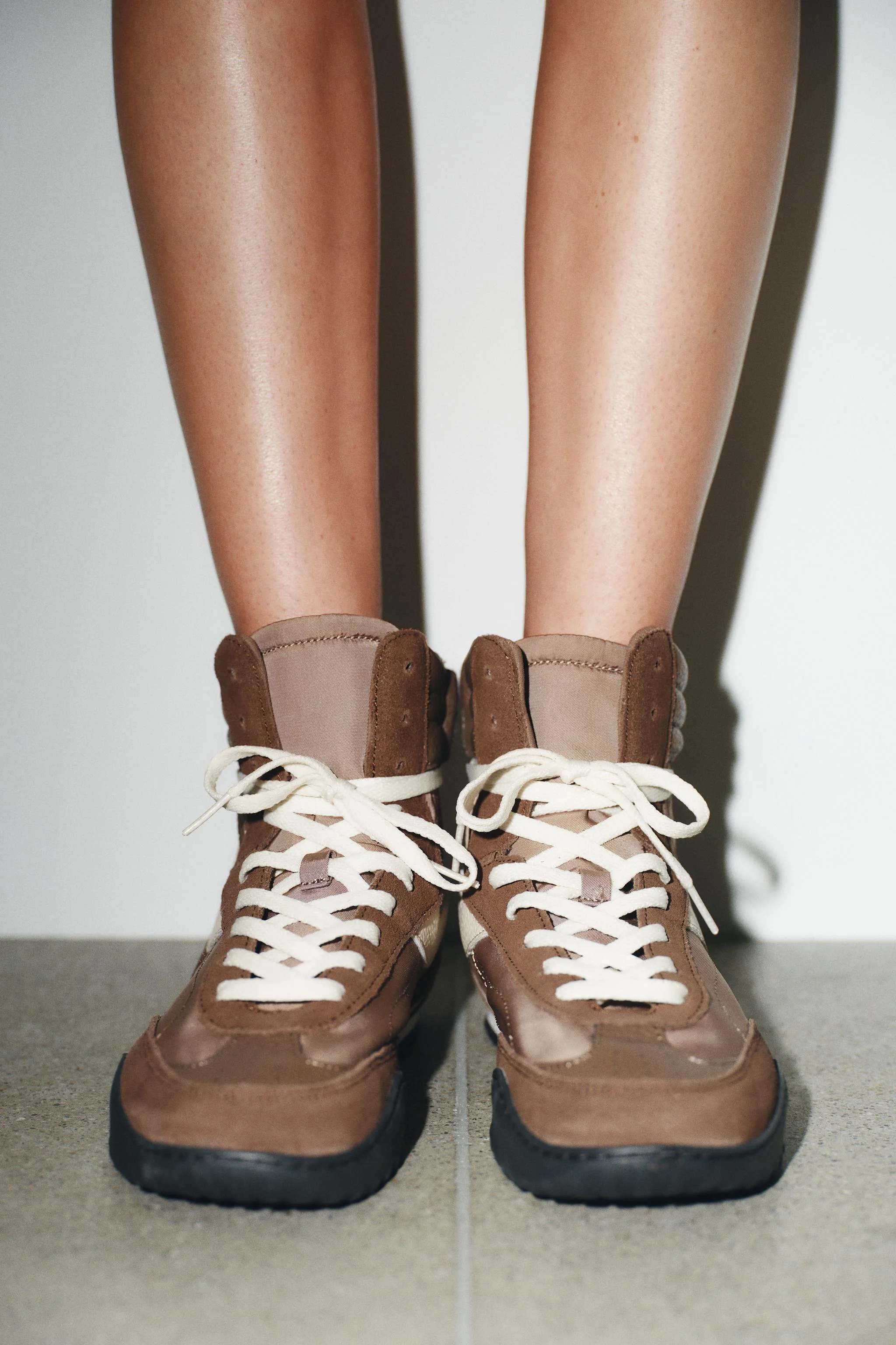 کفش ورزشی ساق بلند