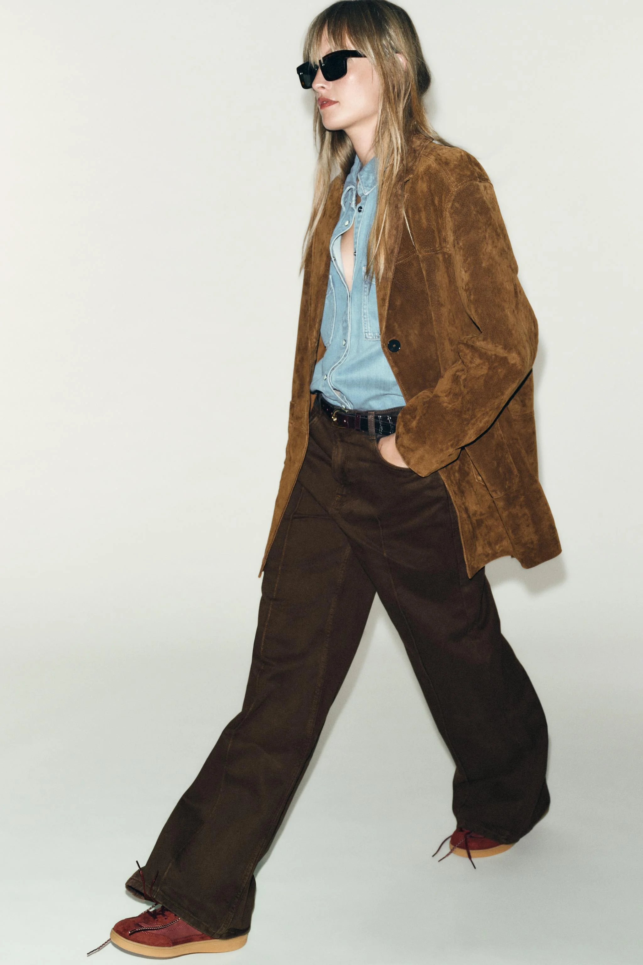 کفش ورزشی با تضاد رنگ کفش ورزشی با تضاد رنگ