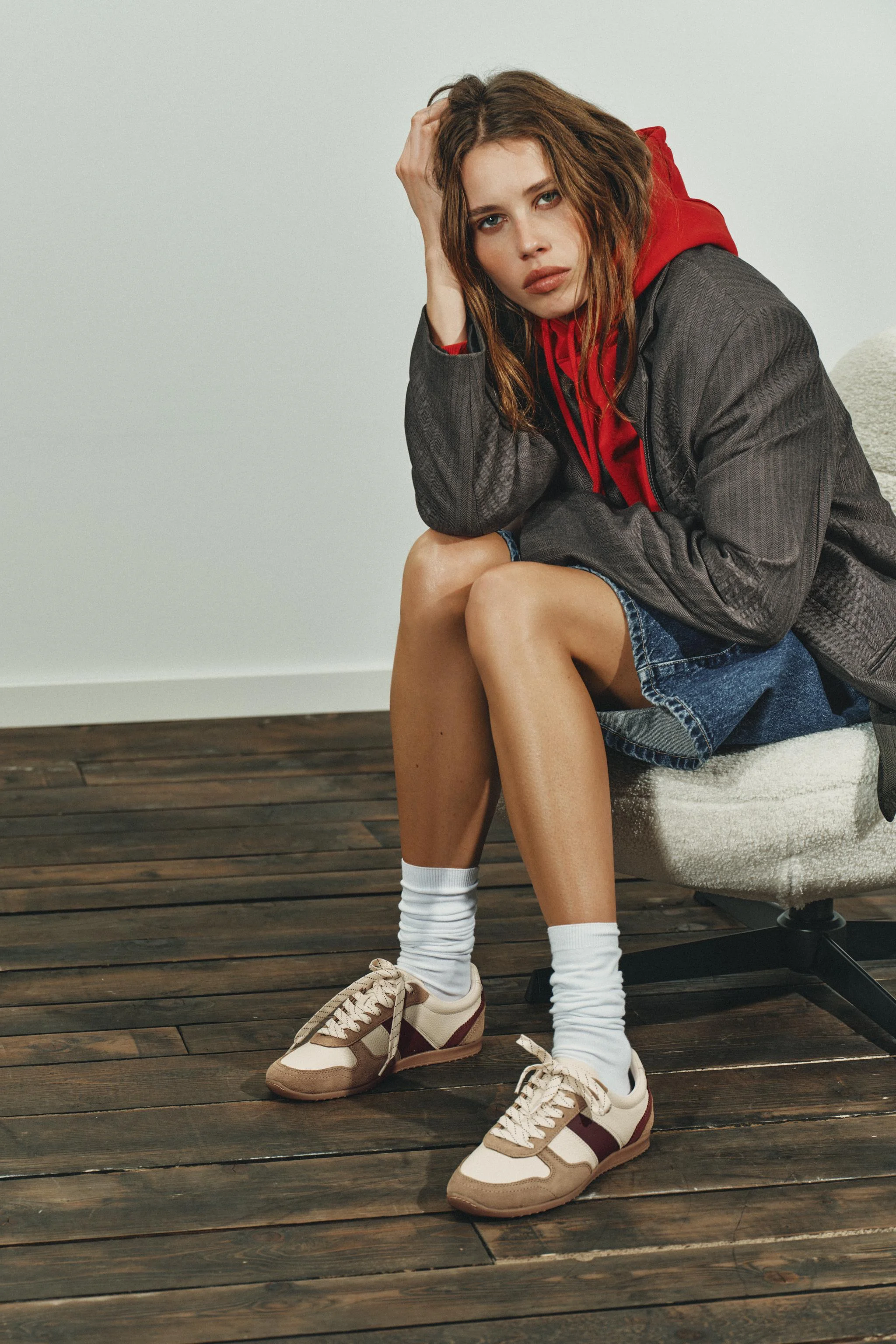 کفش ورزشی رانینگ با رنگهای متضاد کفش ورزشی رانینگ با رنگهای متضاد