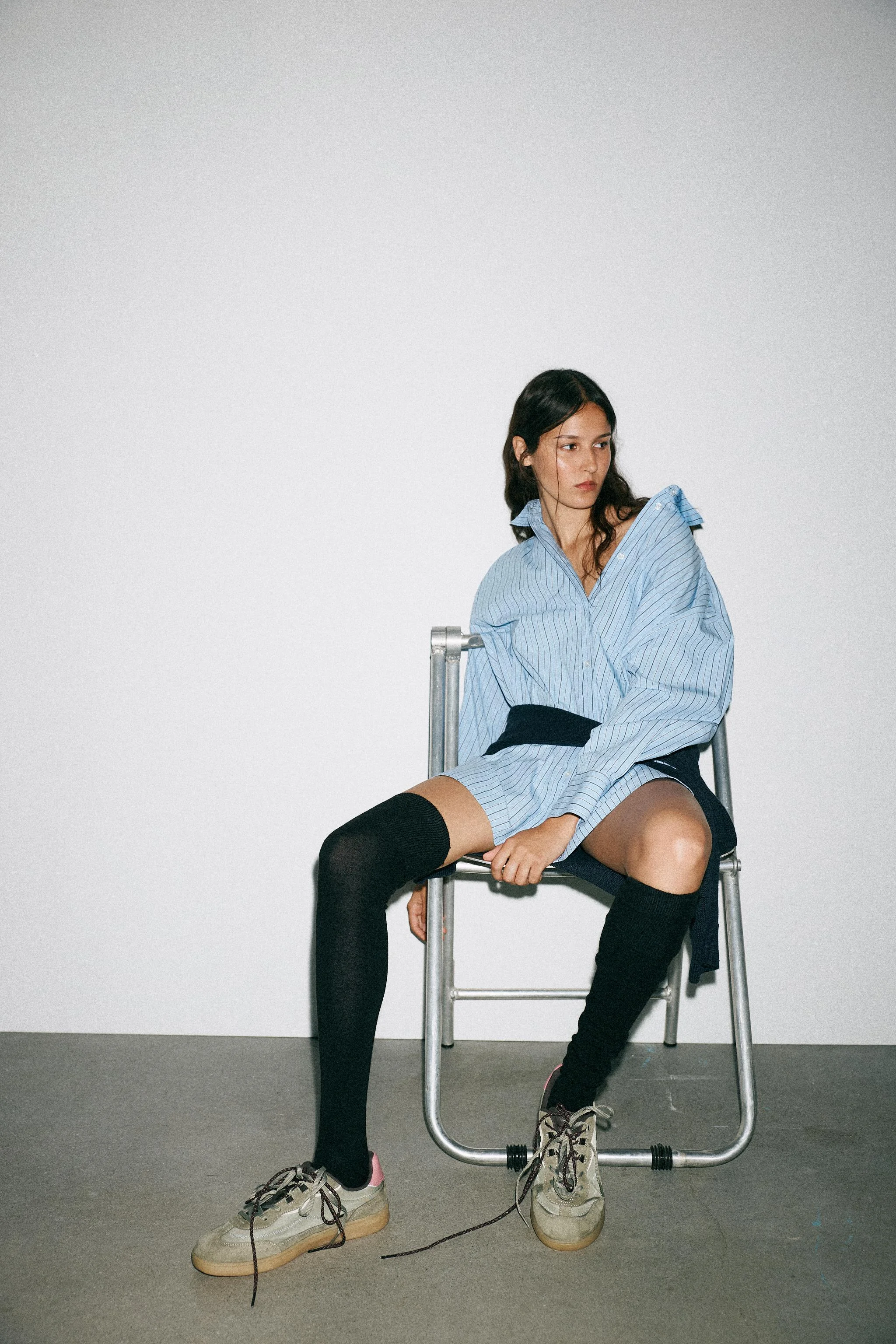 کفش ورزشی با رنگ های متضاد کفش ورزشی با رنگ های متضاد