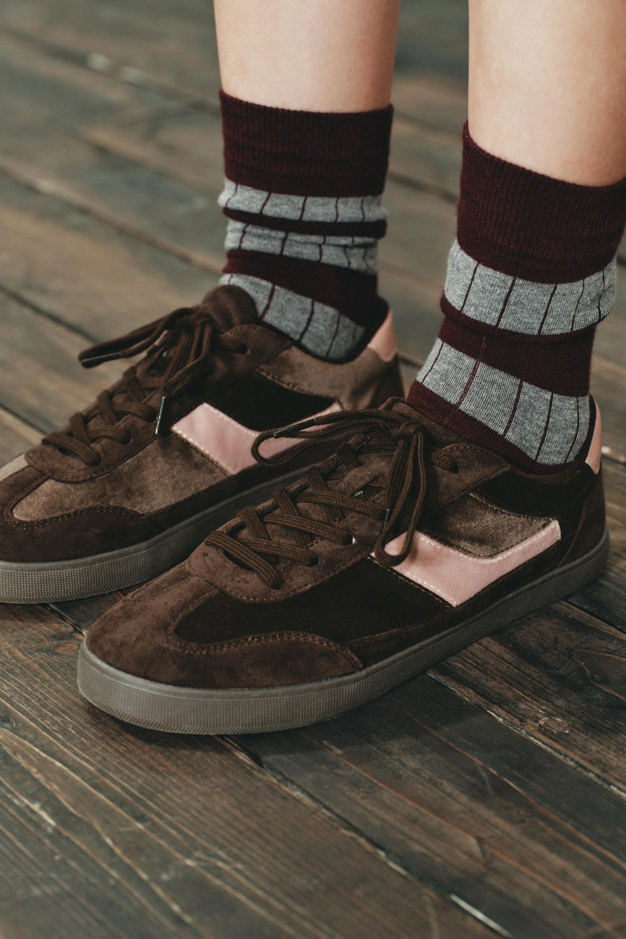 کفش ورزشی متضاد کفش ورزشی متضاد