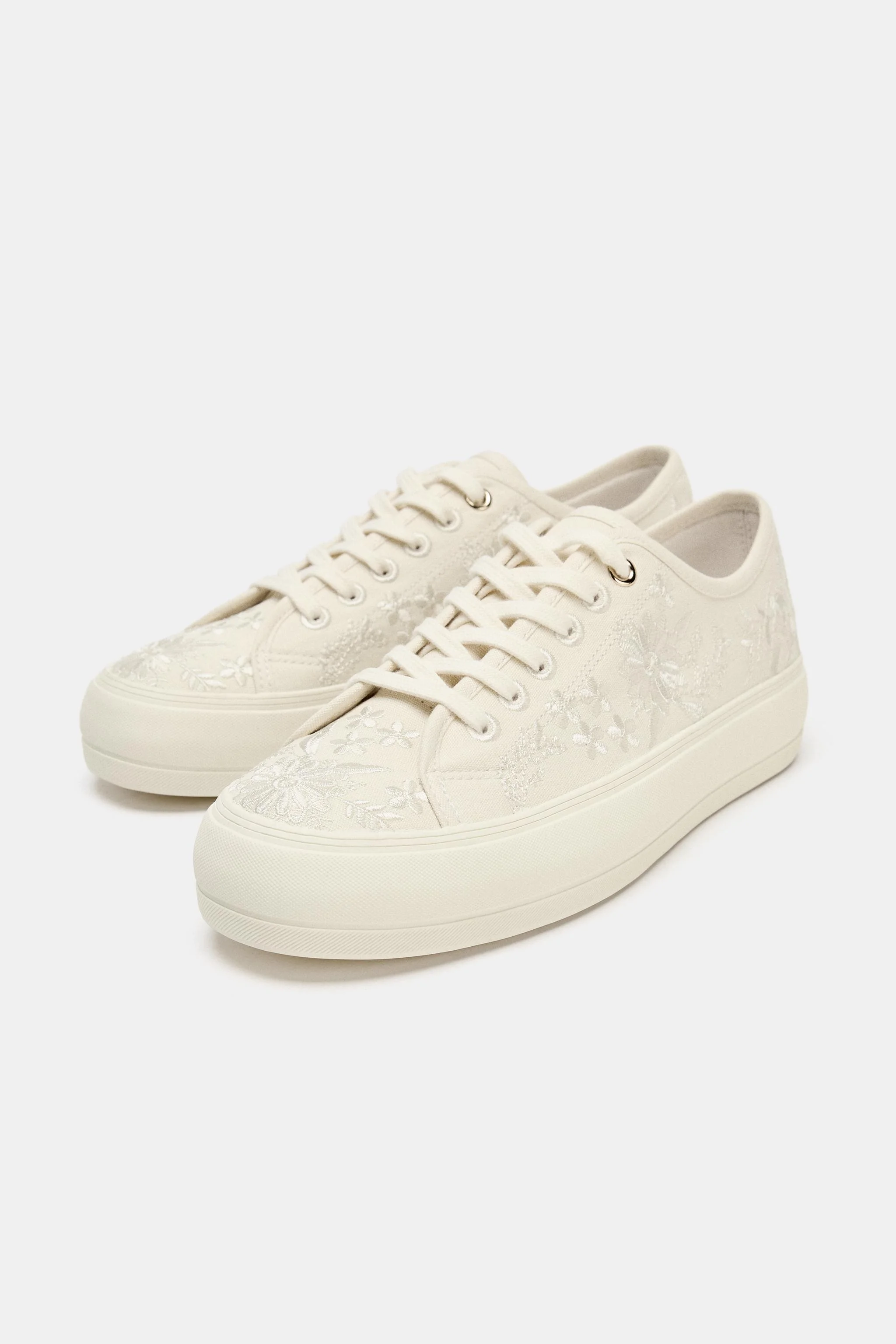 کفش ورزشی گلدوزی شده کفش ورزشی گلدوزی شده