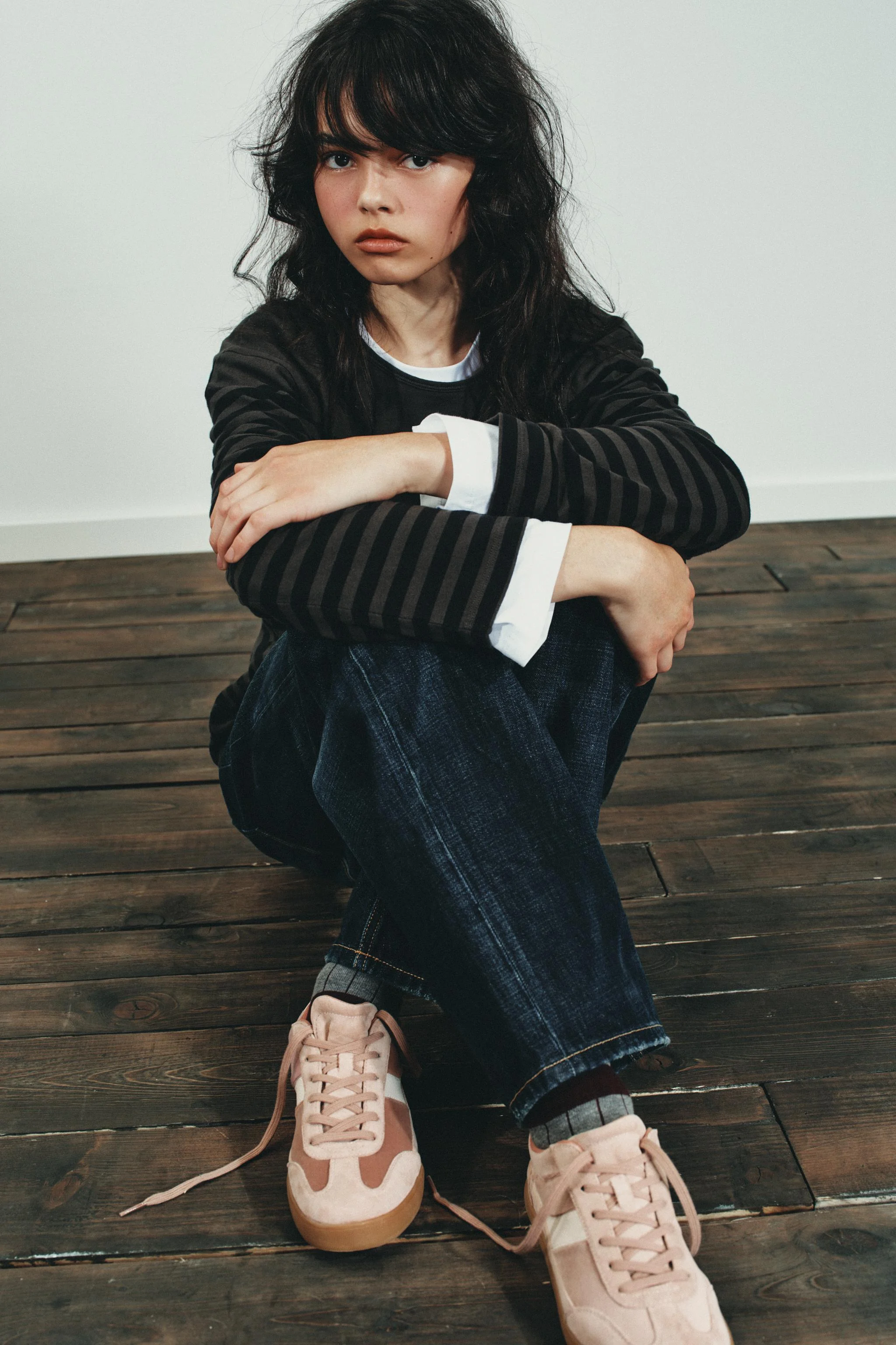 کفش ورزشی با رنگ متضاد کفش ورزشی با رنگ متضاد