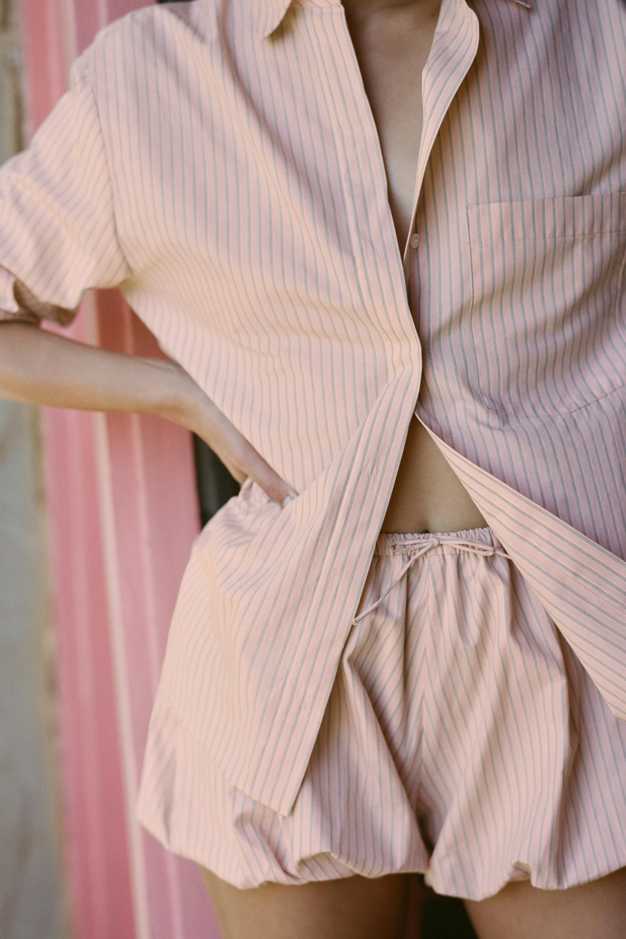 پیراهن راه راه نخی