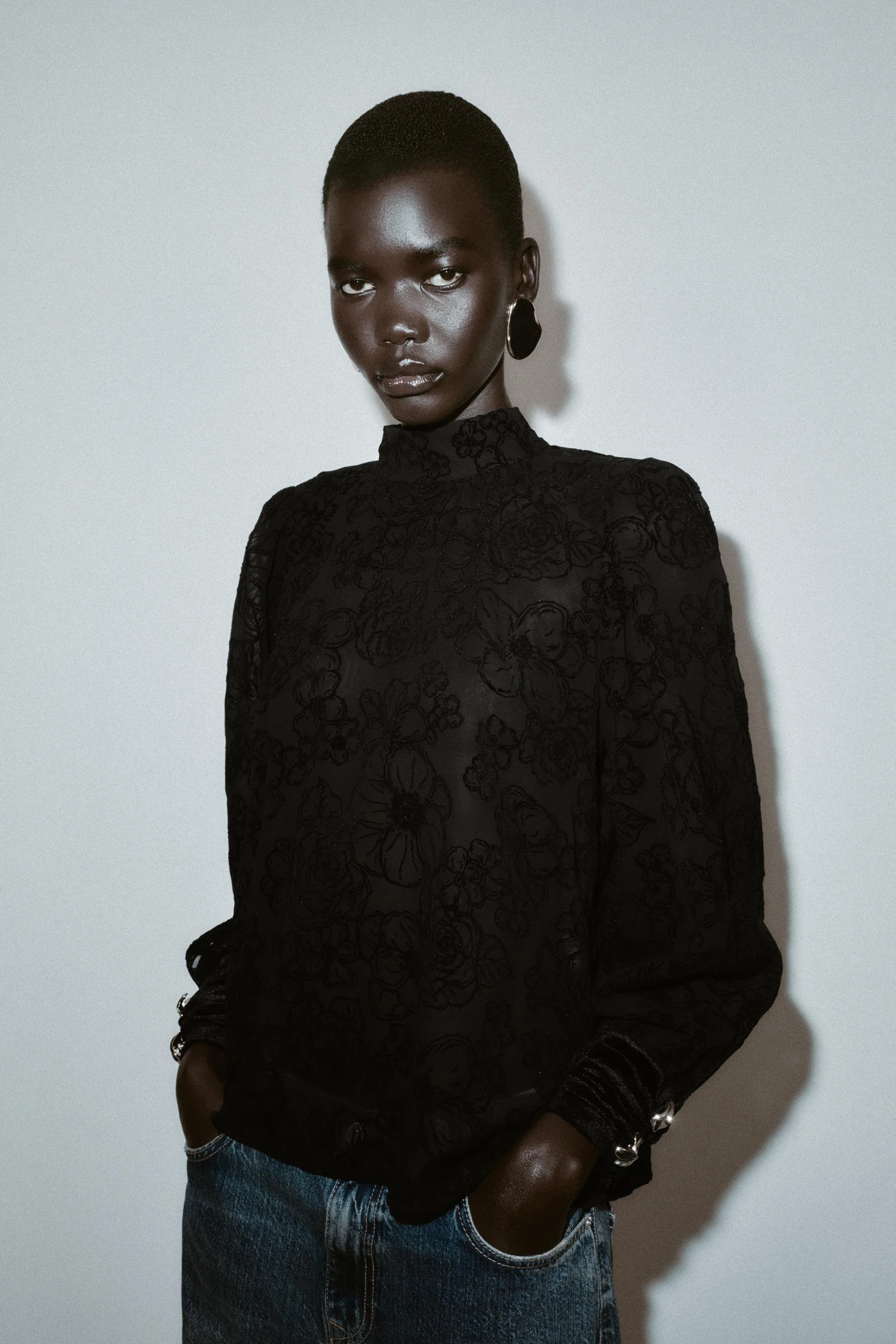 بلوز نیمه شفاف مخملی با پاپیون