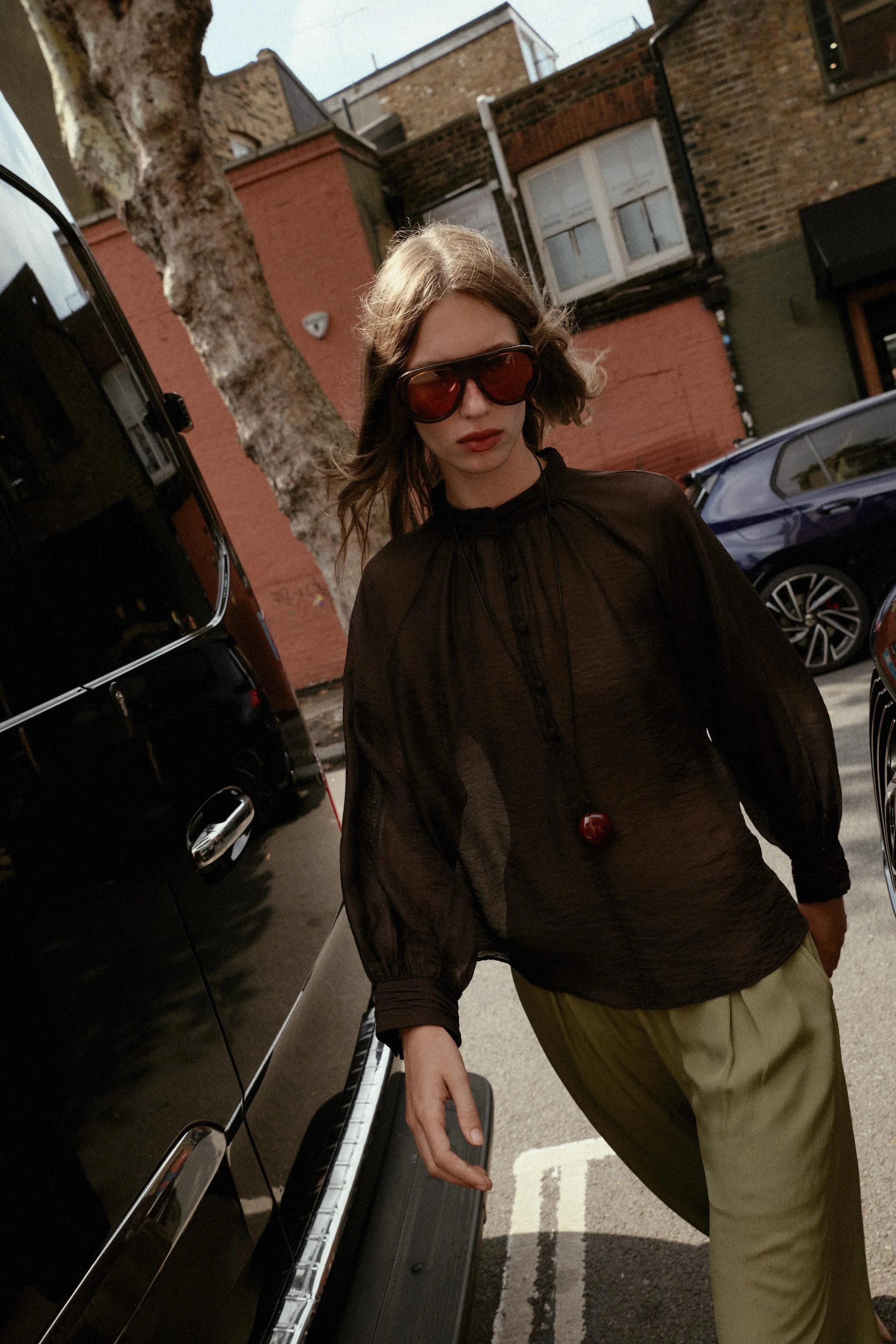 بلوز یقه ایستاده آستین پفی