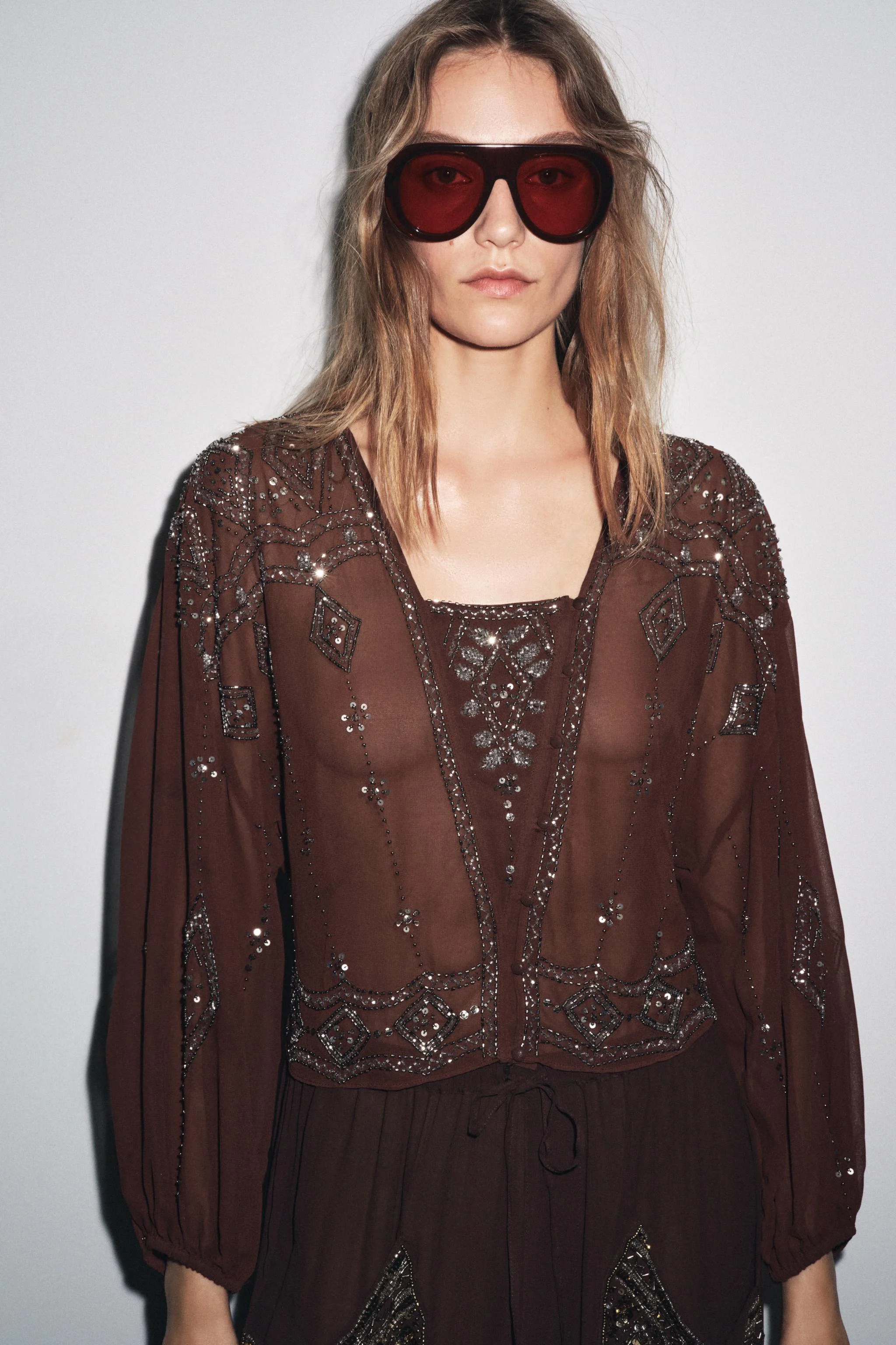 بلوز ژرژت با گلدوزی و منجوق دوزی