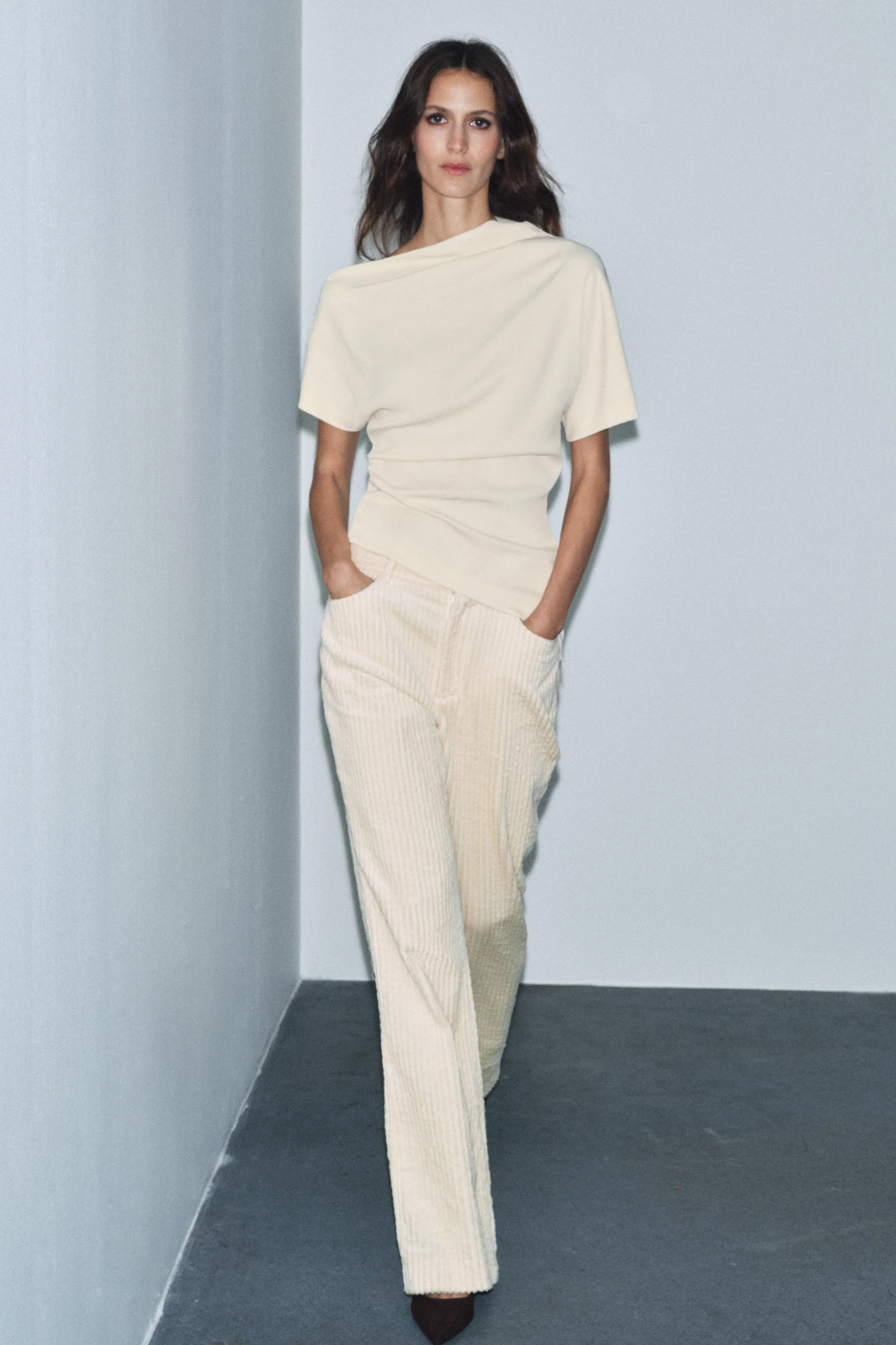 شومیز آستین نامتقارن و یقه دراپه زنانه زارا