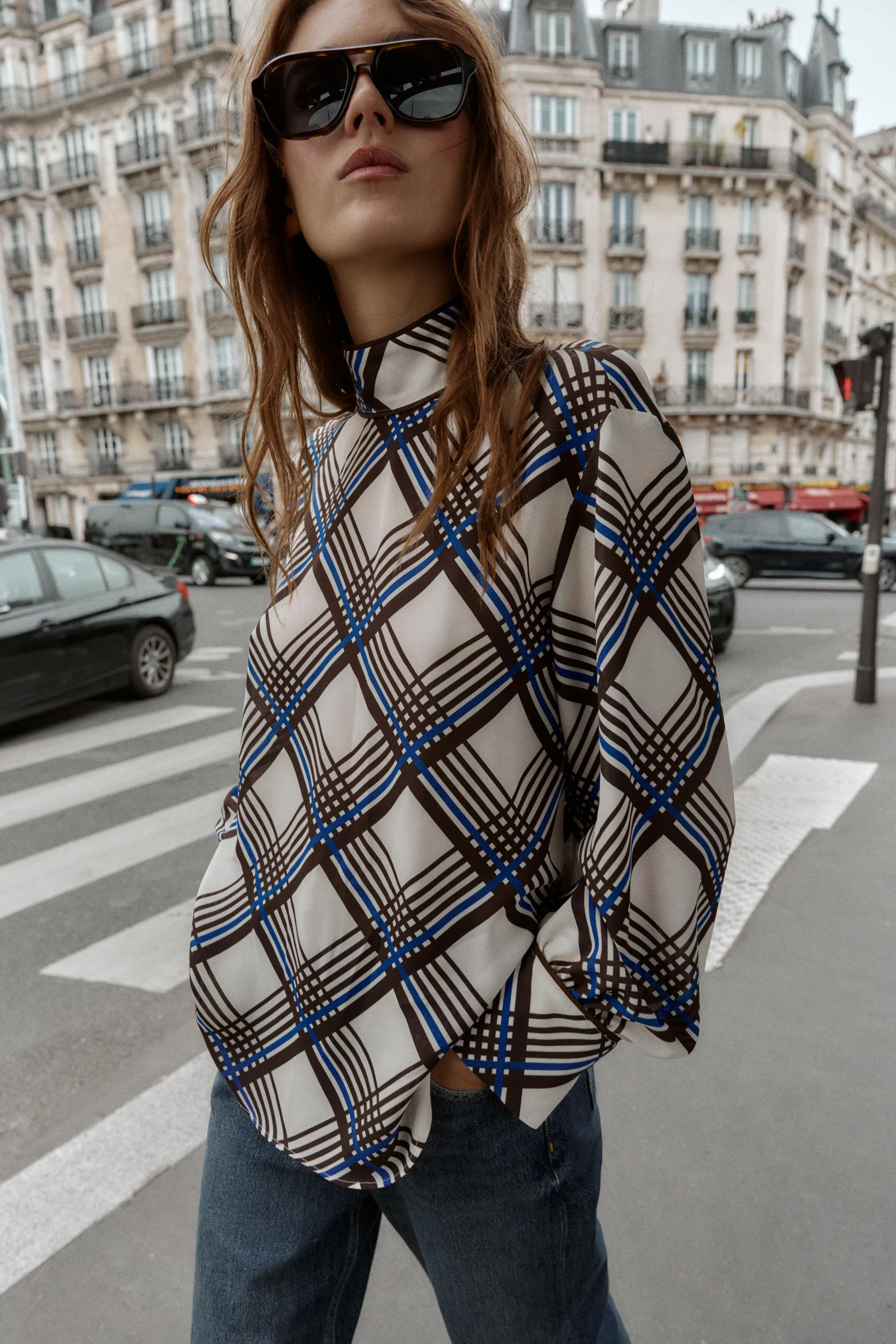 پیراهن طرح‌دار با یقه ایستاده