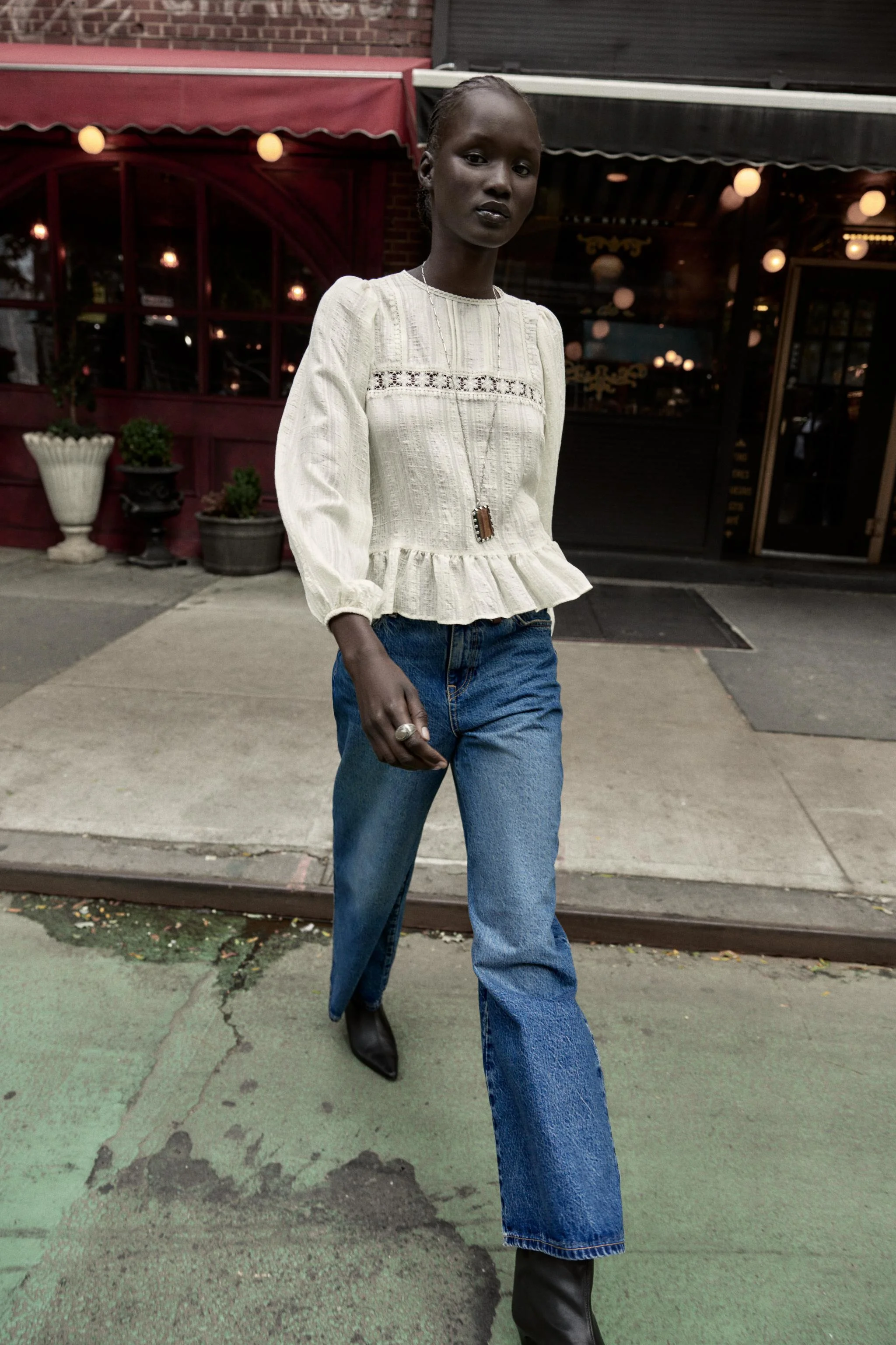 بلوز یقه گرد با تزیینات گیپور