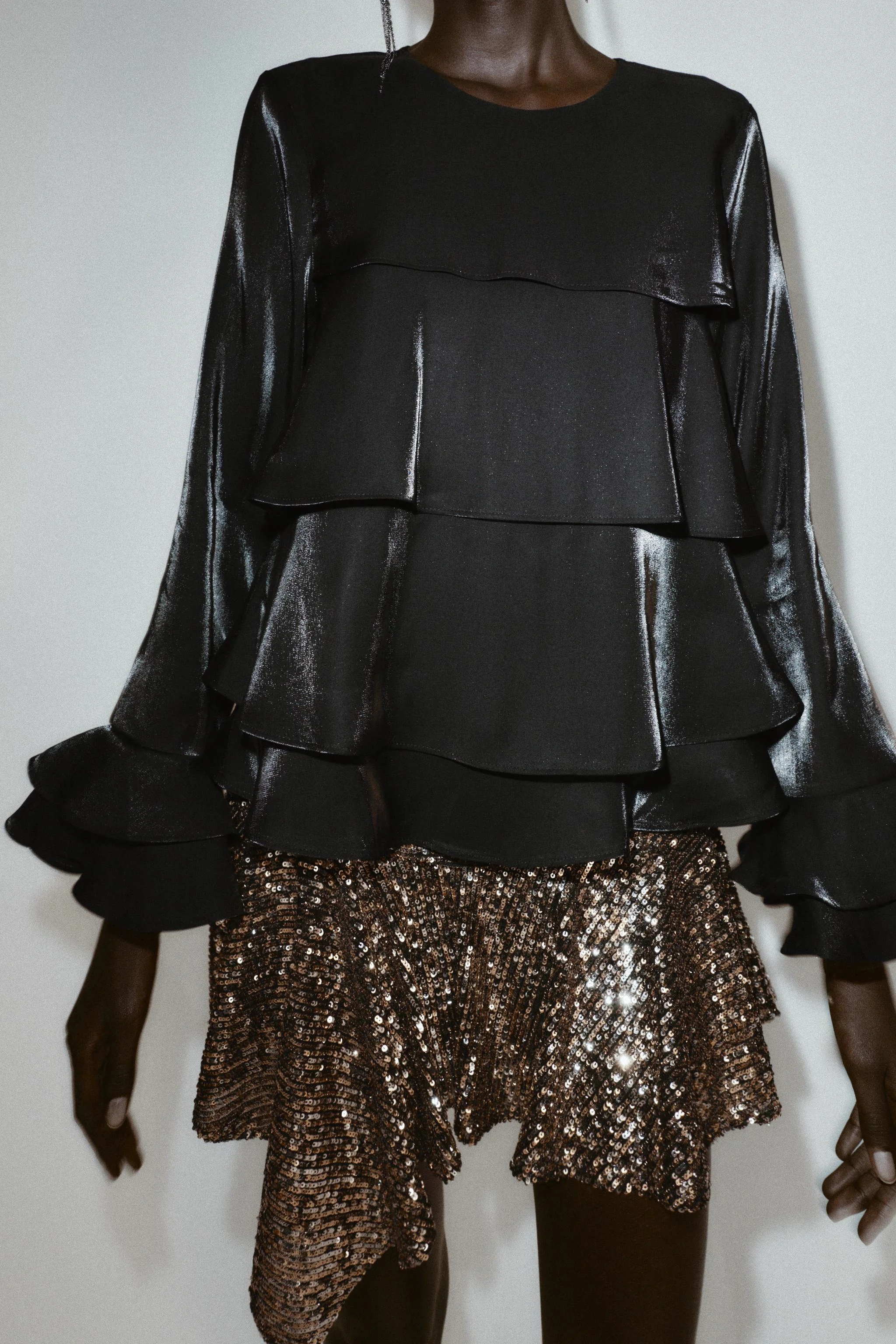 بلوز چین‌دار با پارچه براق