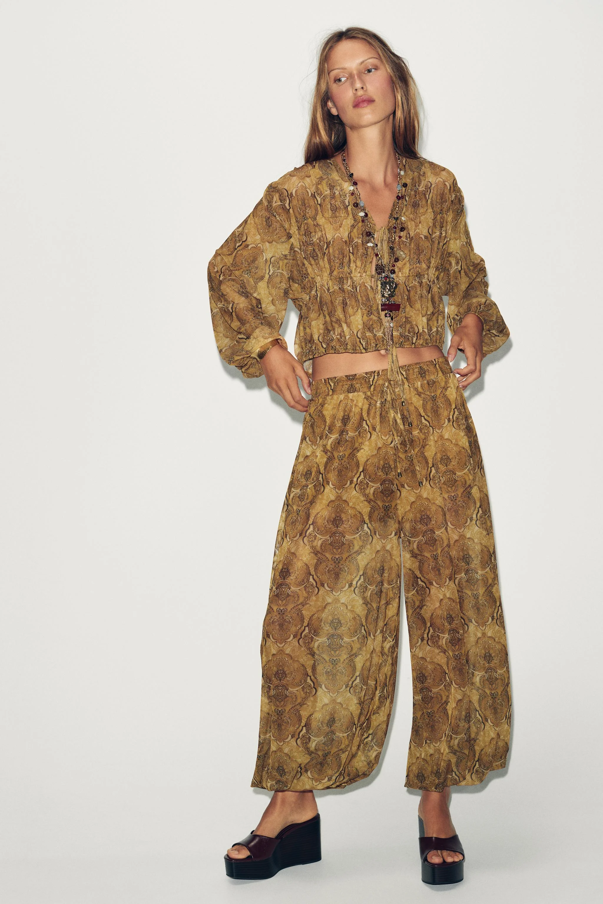 بلوز طرح دار با جزئیات گره ای