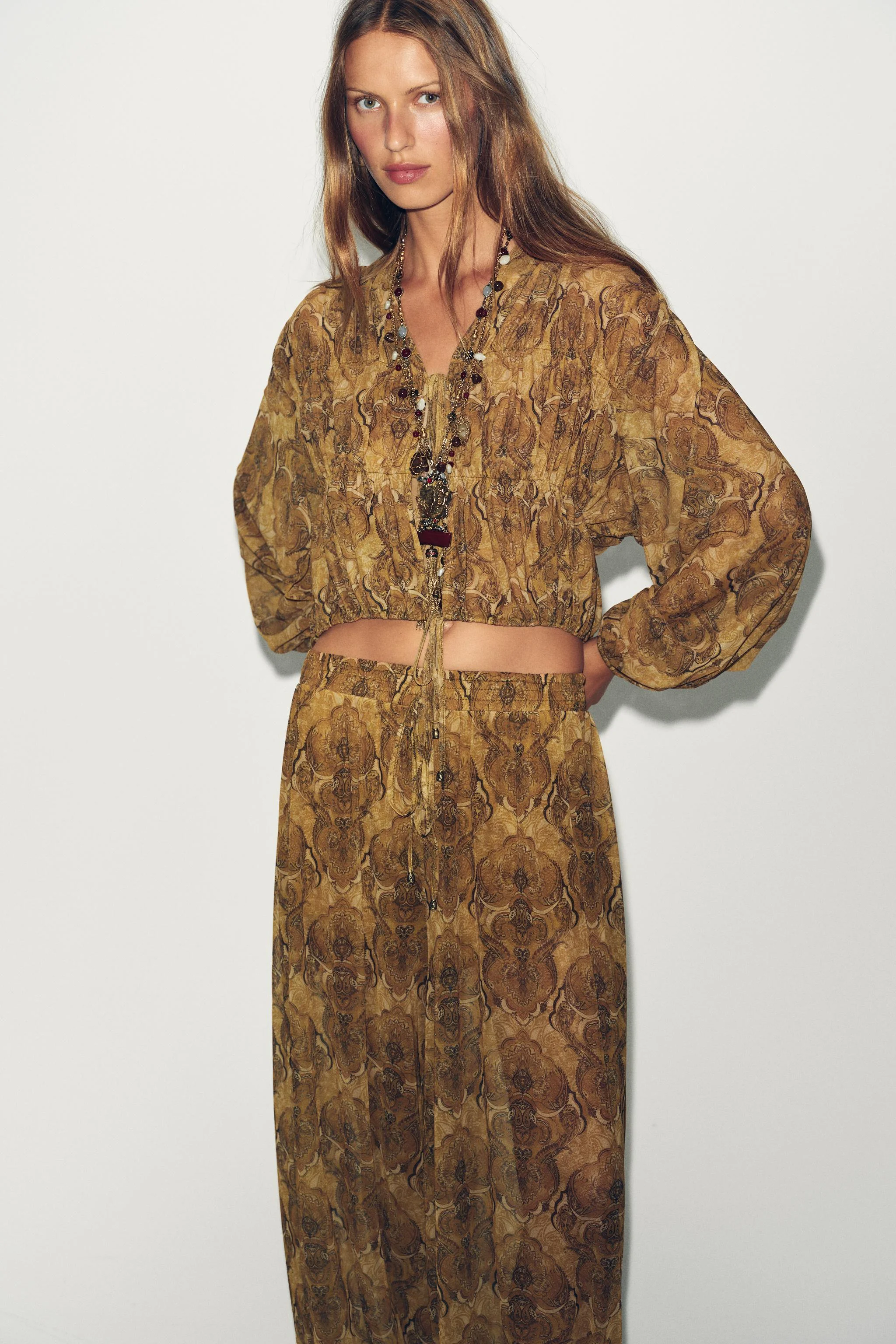 بلوز طرح دار با جزئیات گره ای