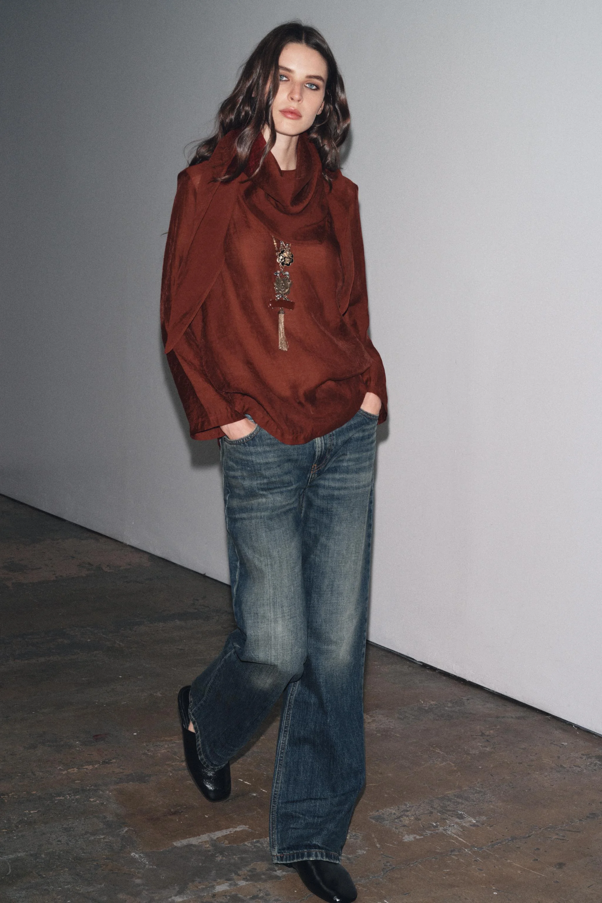 بلوز روان با جزئیات شال چند حالته مجموعه ZW