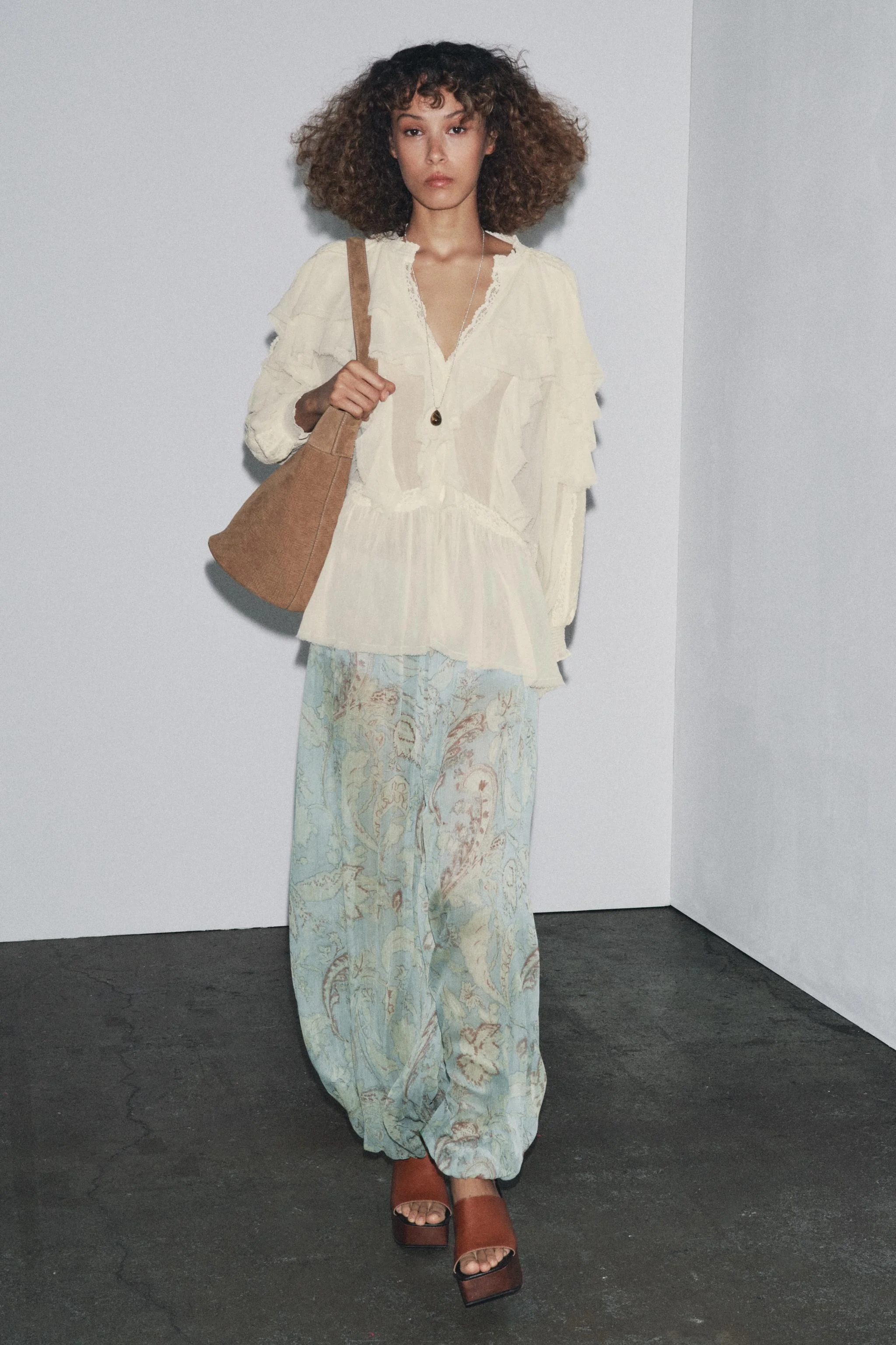 بلوز زنانه ZW COLLECTION با یقه چین‌دار توری