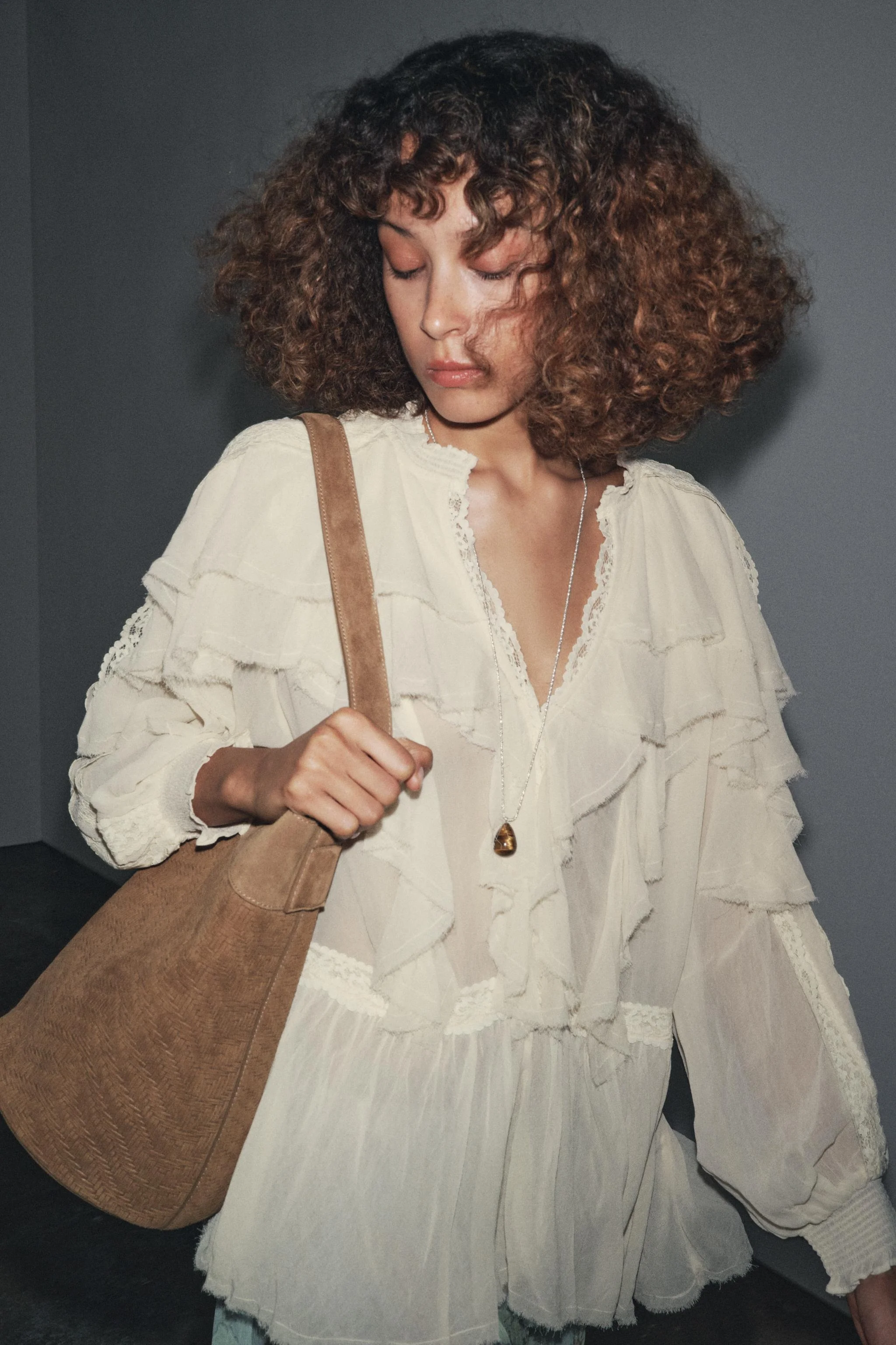 بلوز زنانه ZW COLLECTION با یقه چین‌دار توری