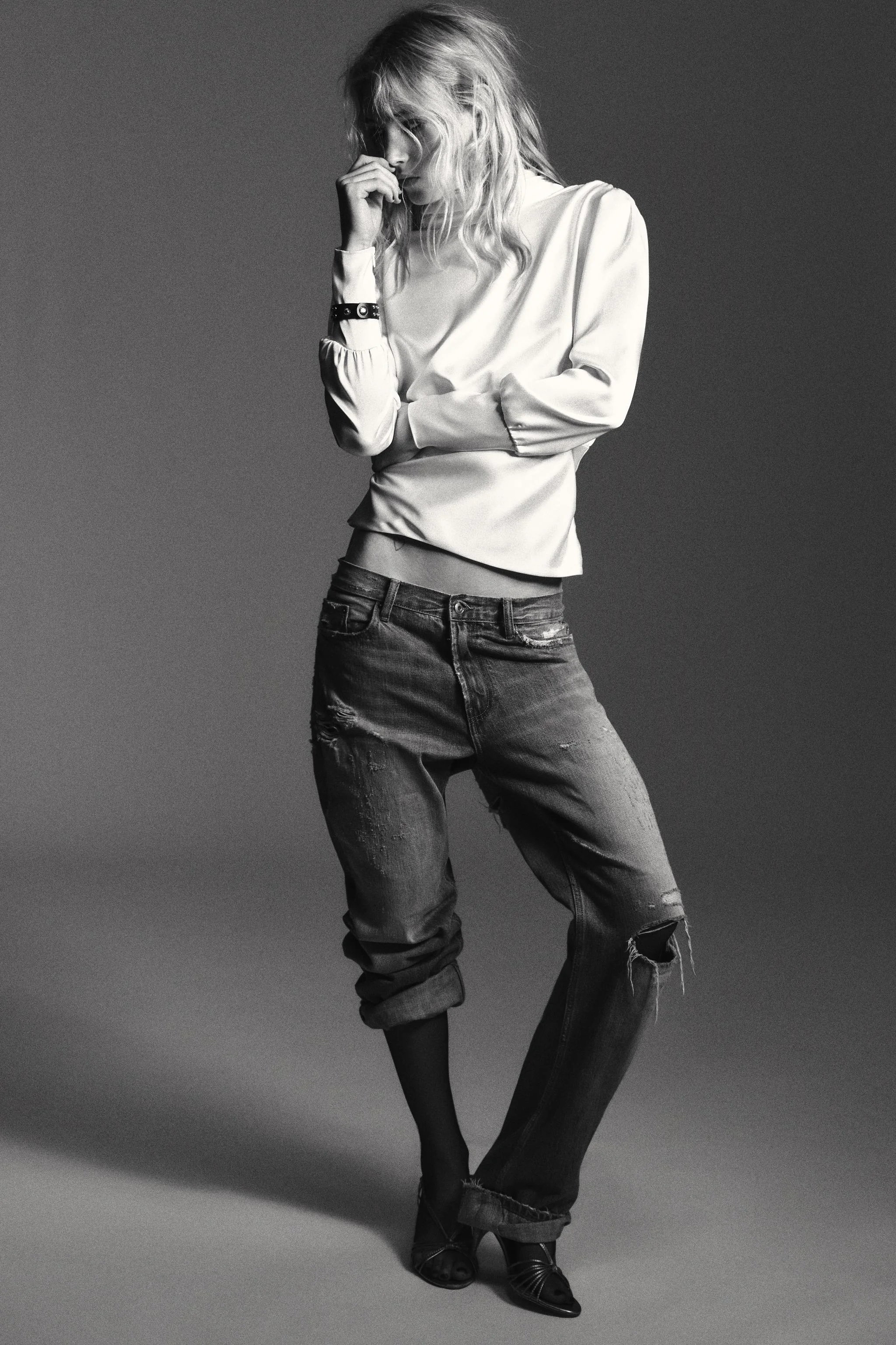 شومیز ساتن با جزئیات پاپیون در پشت