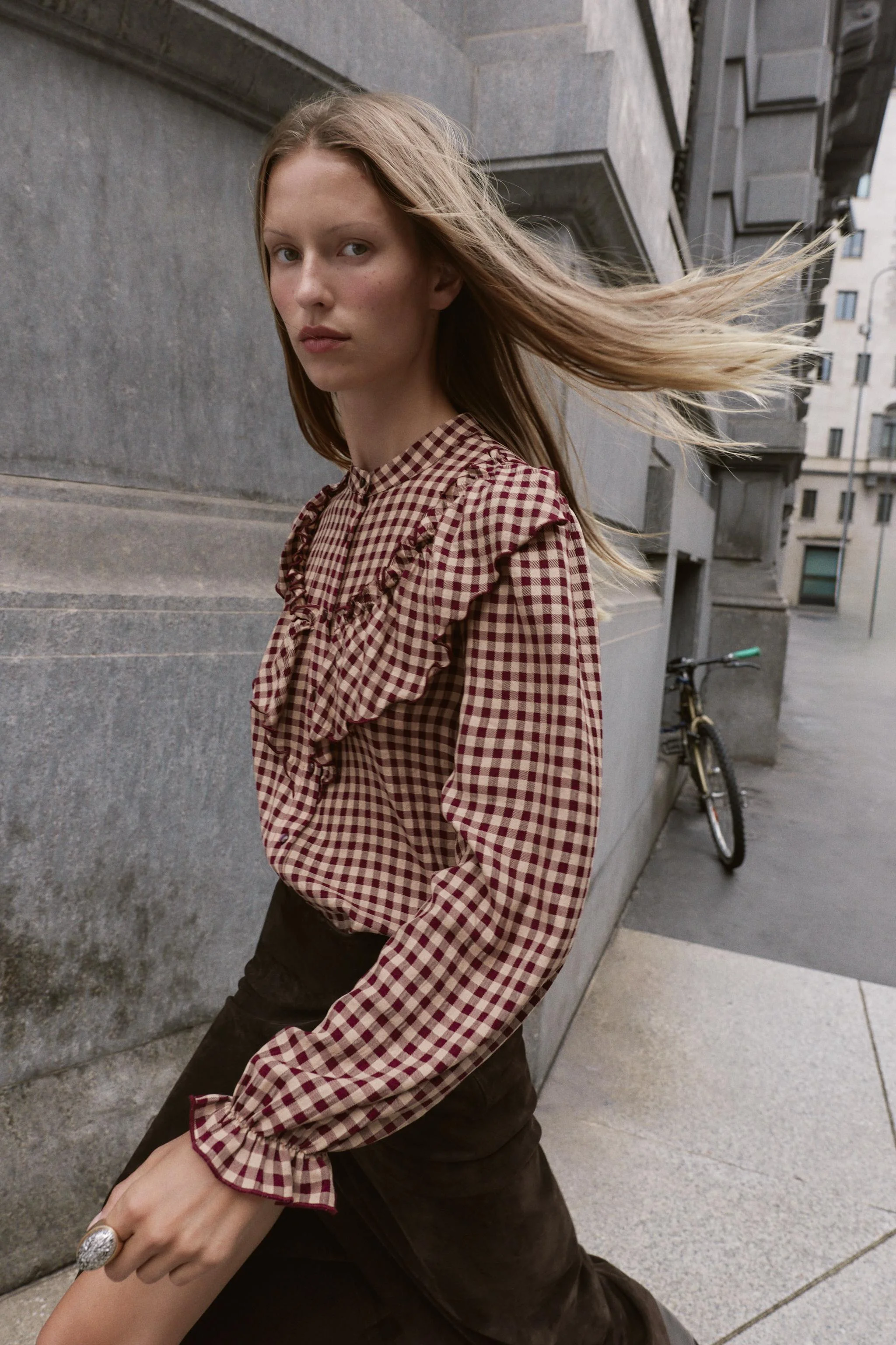 بلوز طرح دار با آستین های بلند و یقه گرد