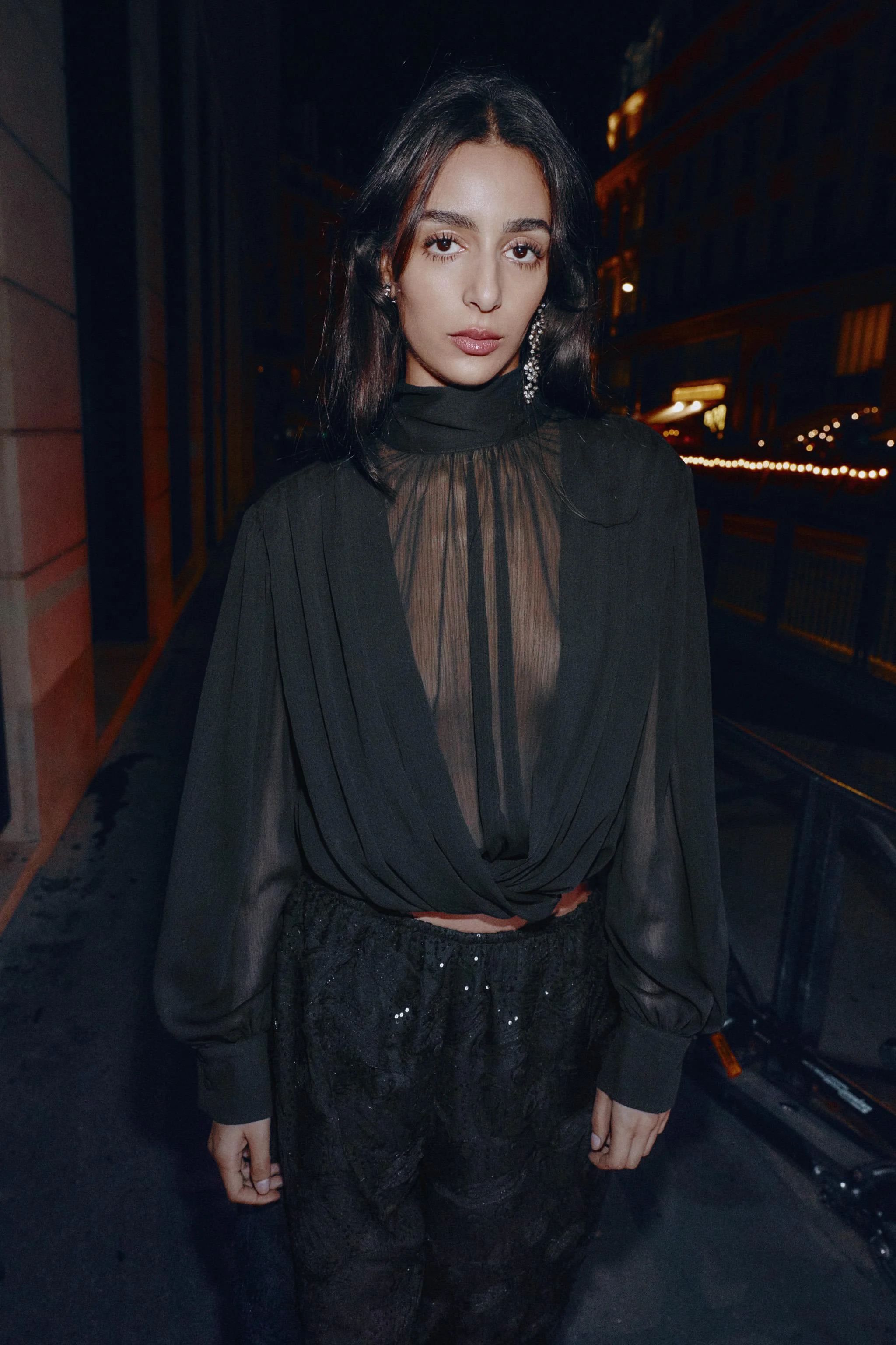 شومیز نیمه شفاف با آستین های بلند و یقه ایستاده