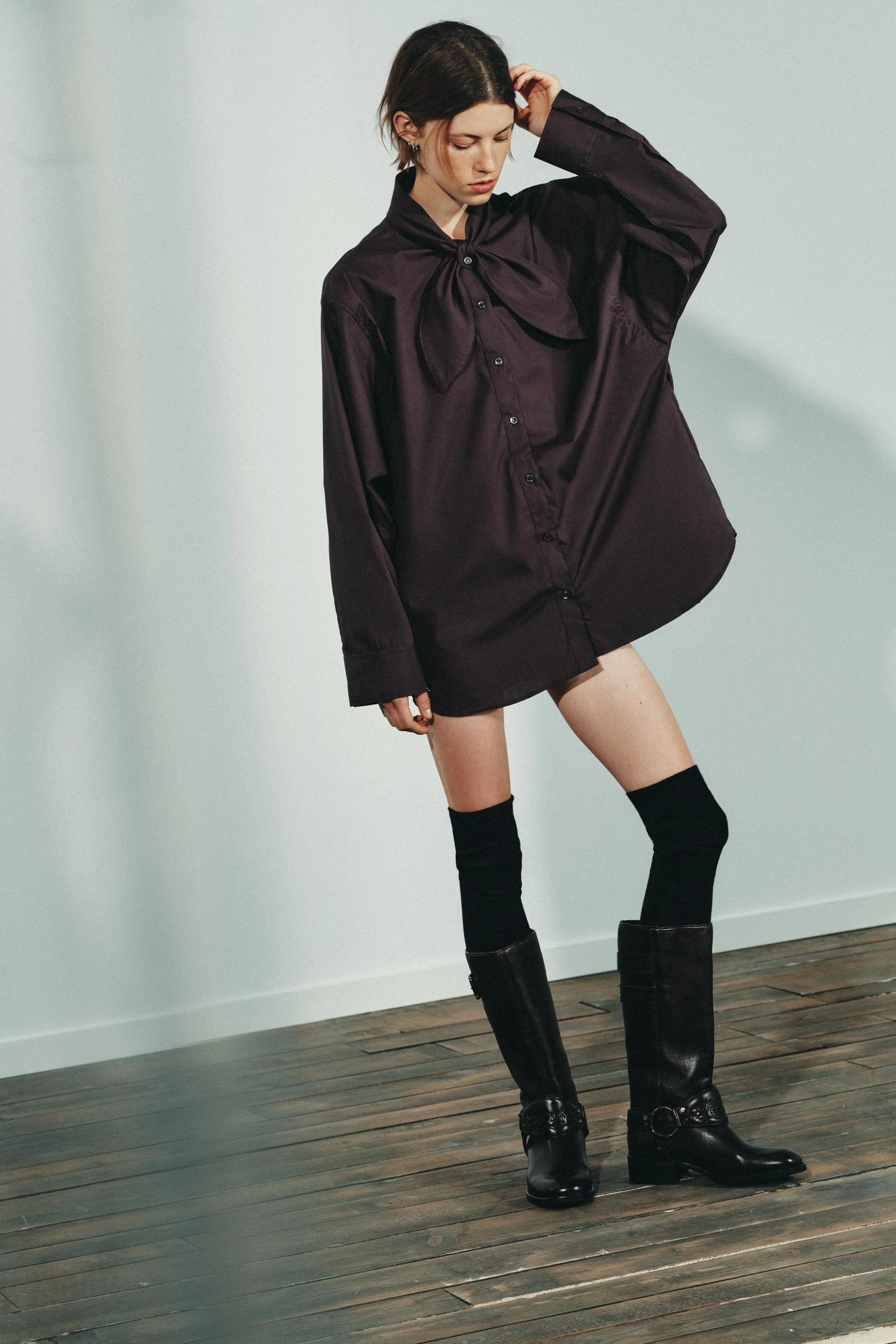 پیراهن پاپلین با یقه دستمال گردنی گره‌دار