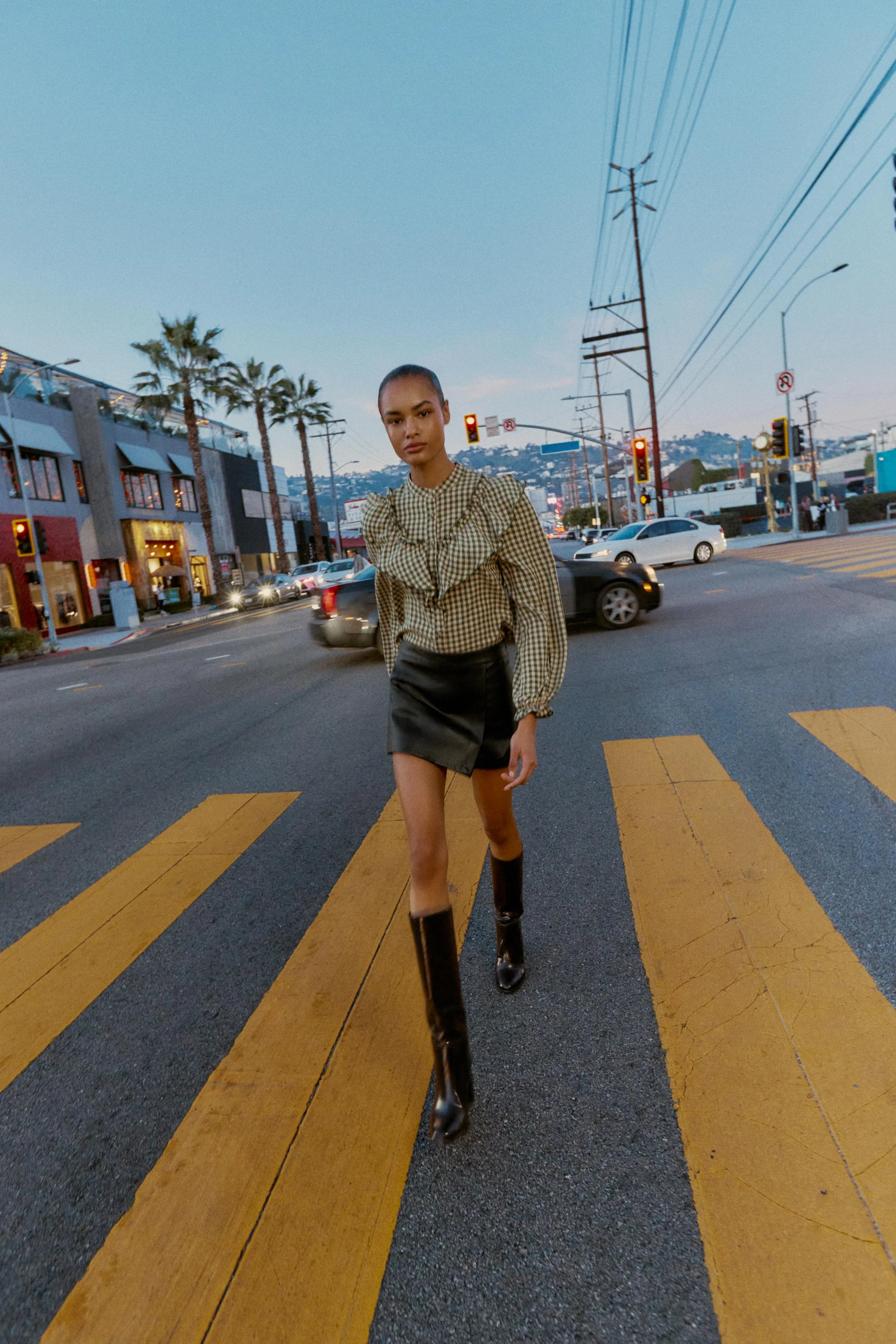 بلوز طرح دار با آستین های بلند و سرآستین کشی