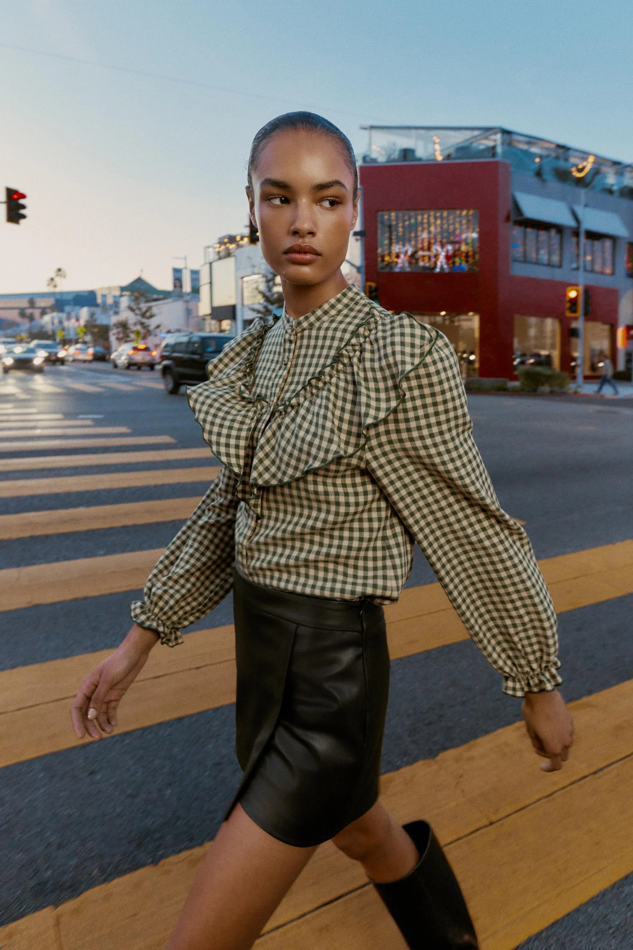 بلوز طرح دار با آستین های بلند و سرآستین کشی