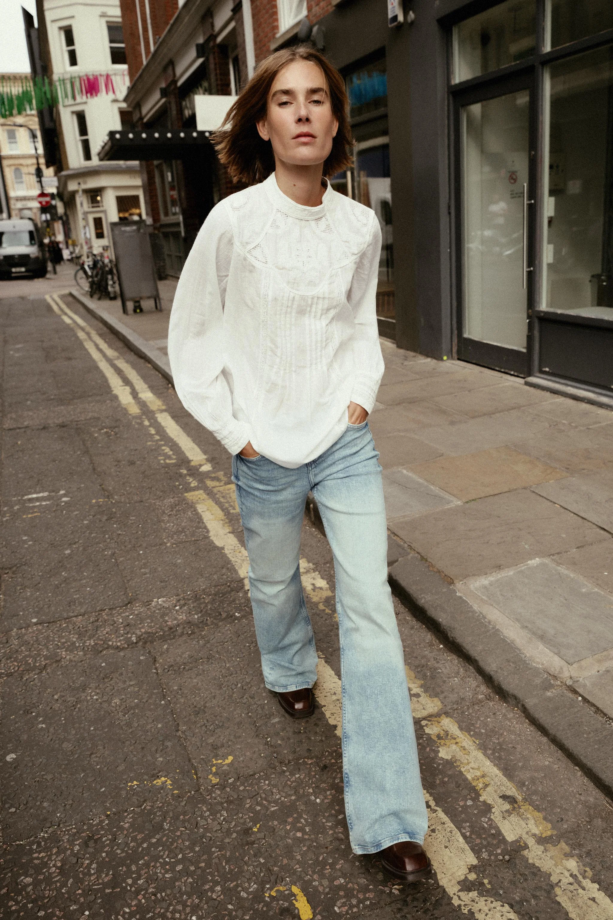 بلوز گلدوزی شده با طرح گل