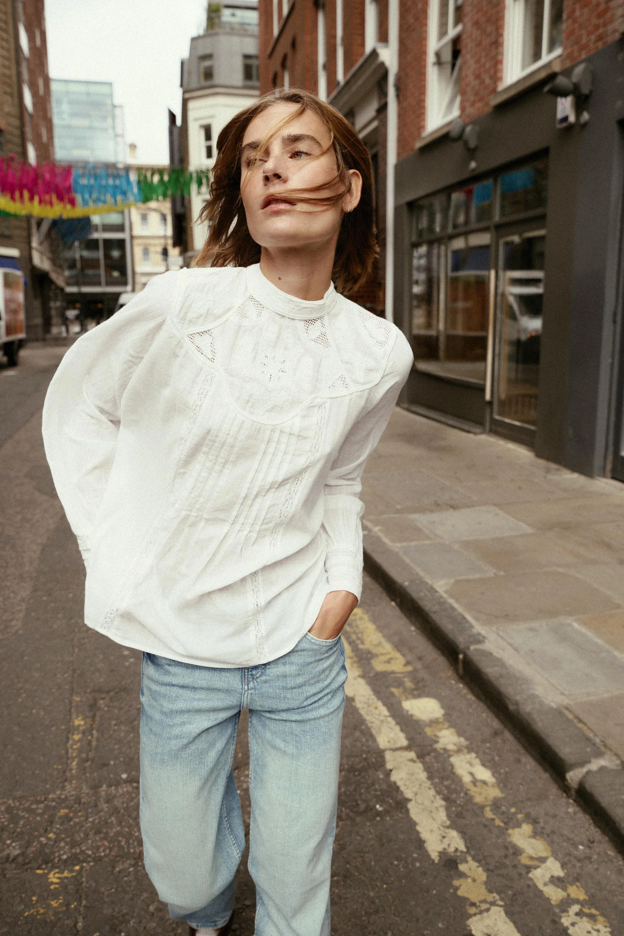 بلوز گلدوزی شده با طرح گل