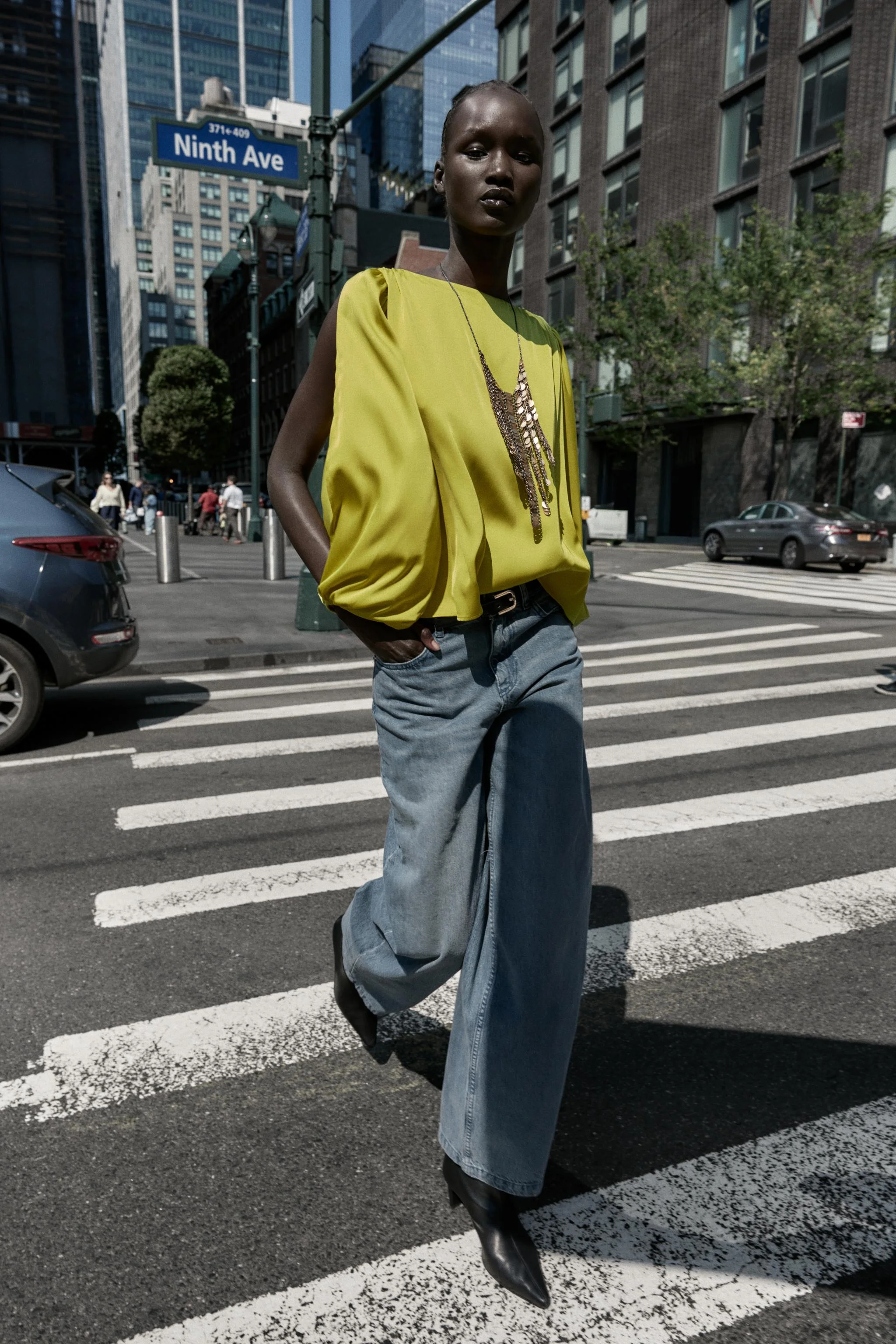 تاپ ساتن با آستین های برش دار