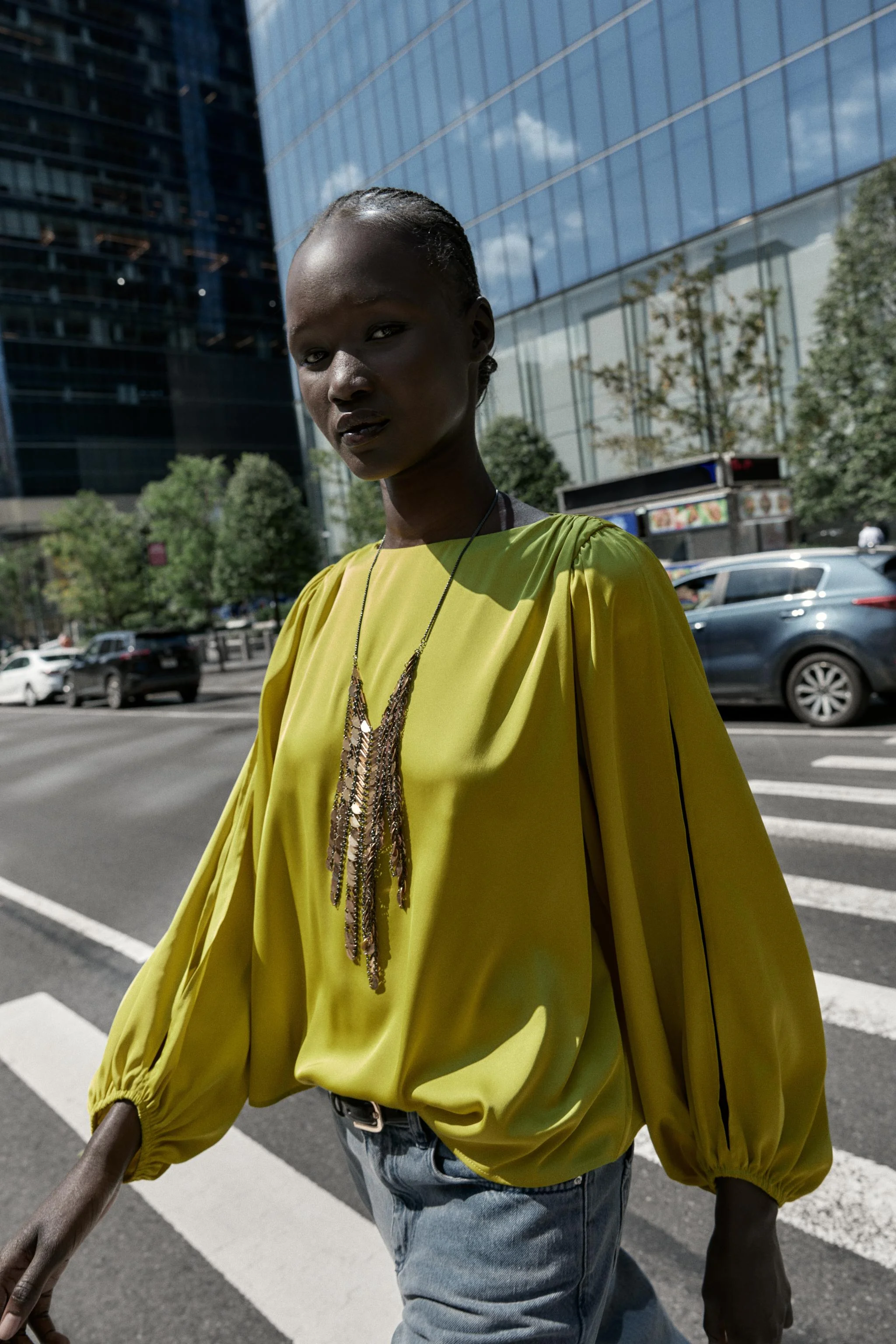 تاپ ساتن با آستین های برش دار