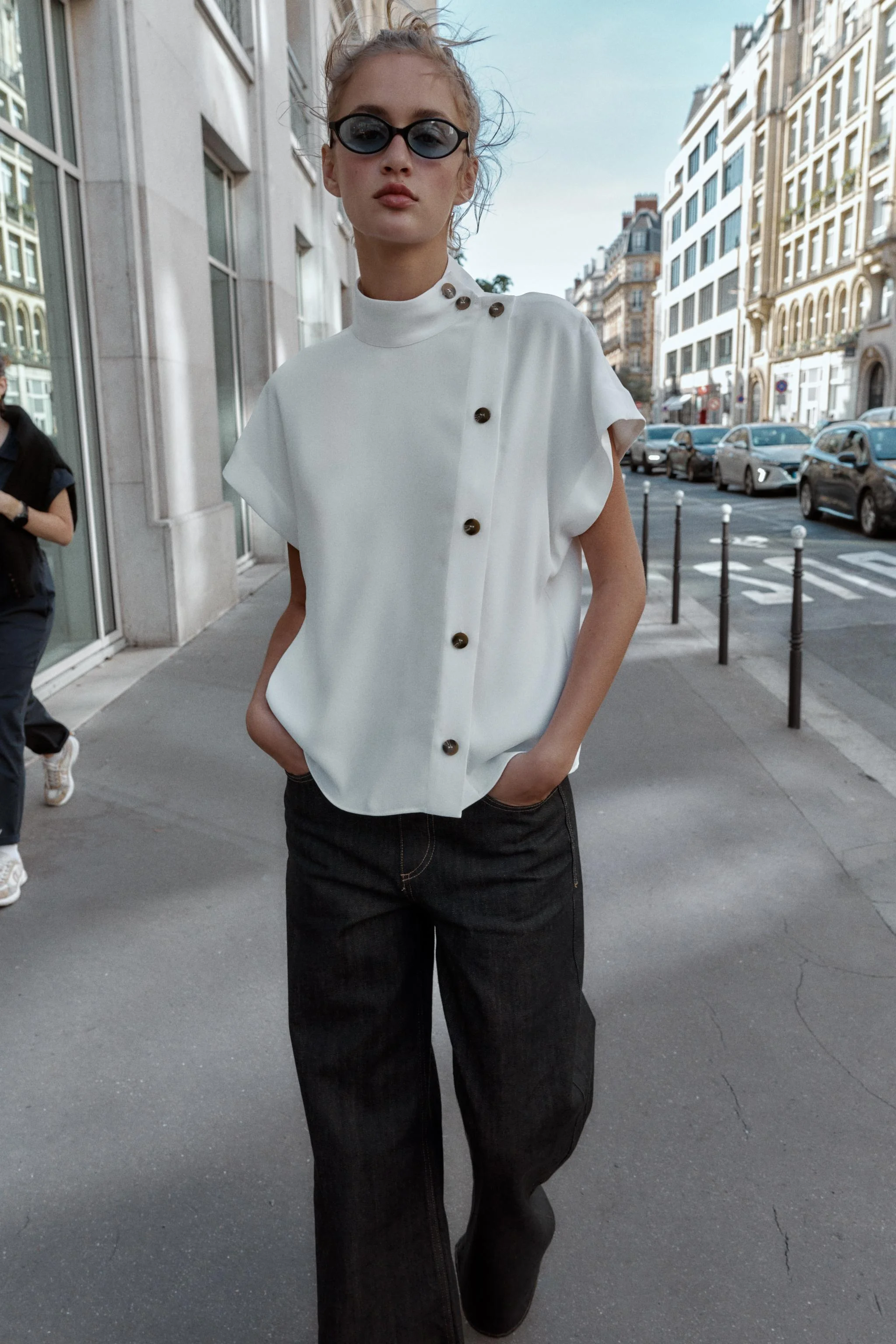 پیراهن با دکمه های متضاد