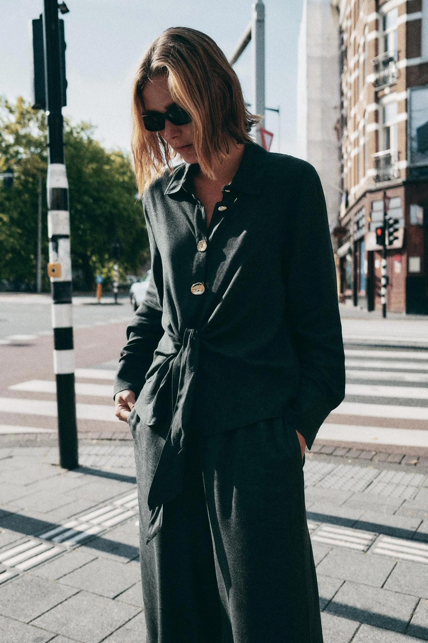 پیراهن گره دار با دکمه های فلزی