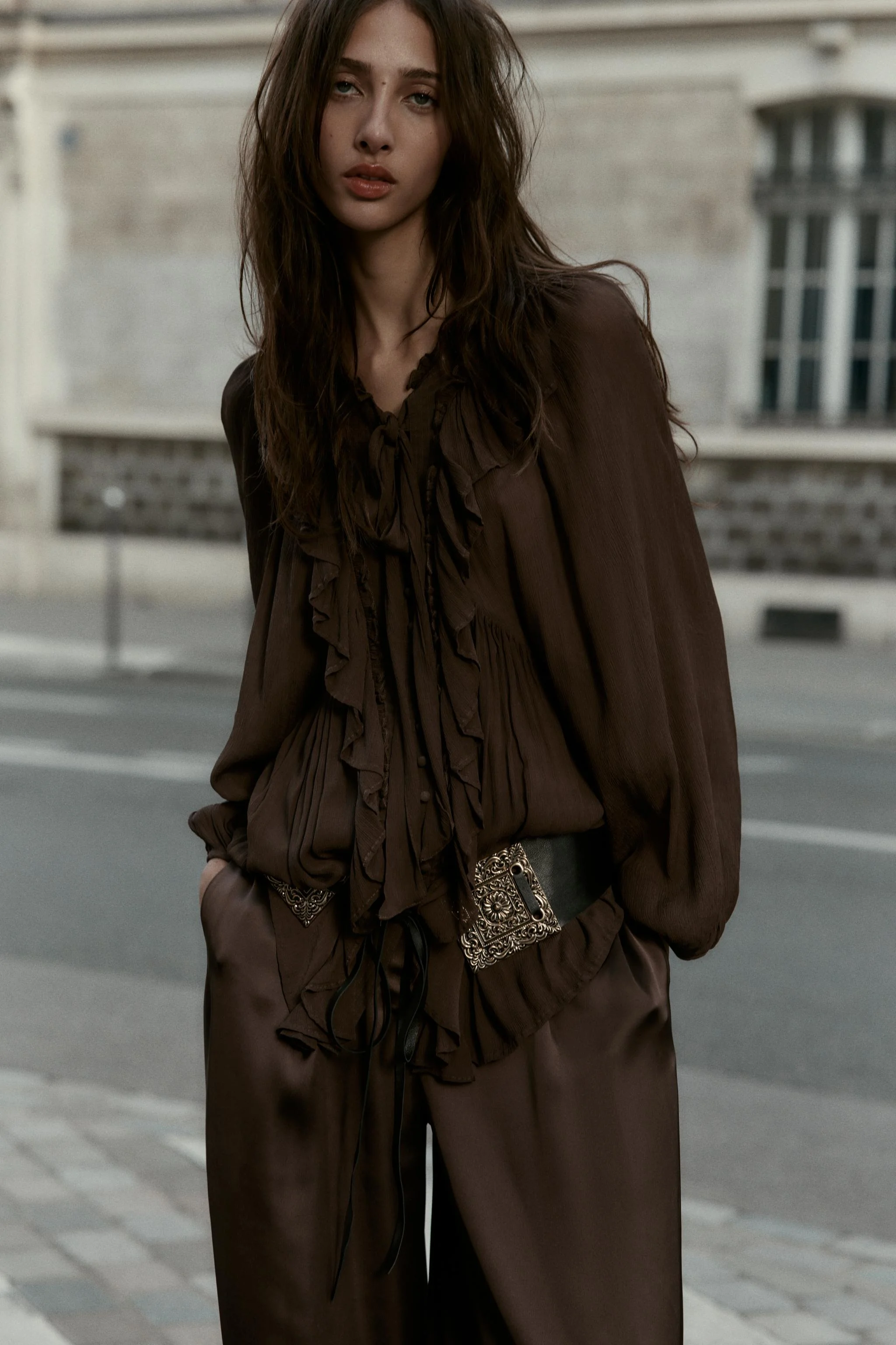 پیراهن روان با تزئینات چین دار