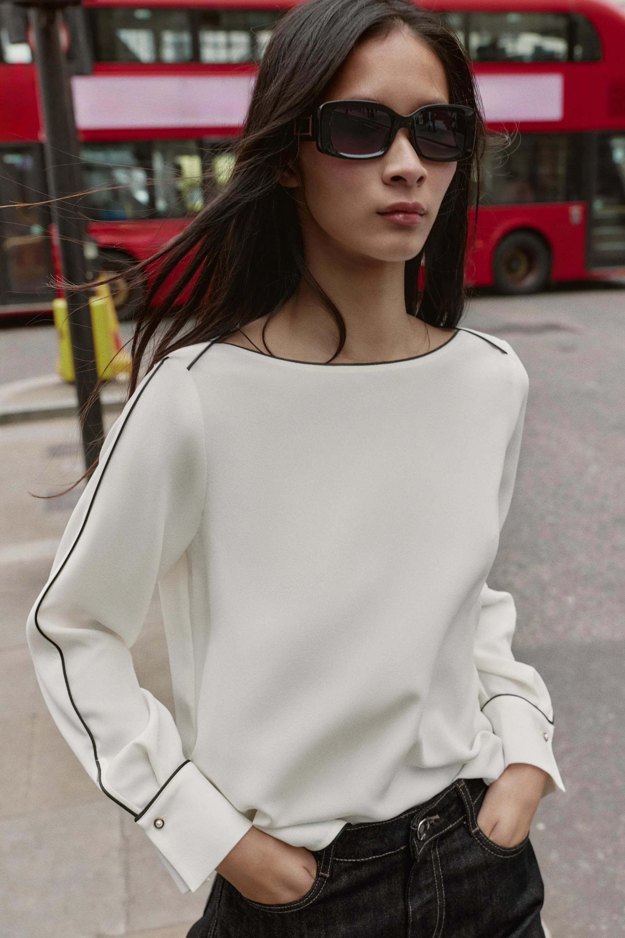 بلوز کرپ با لبه های تزئینی