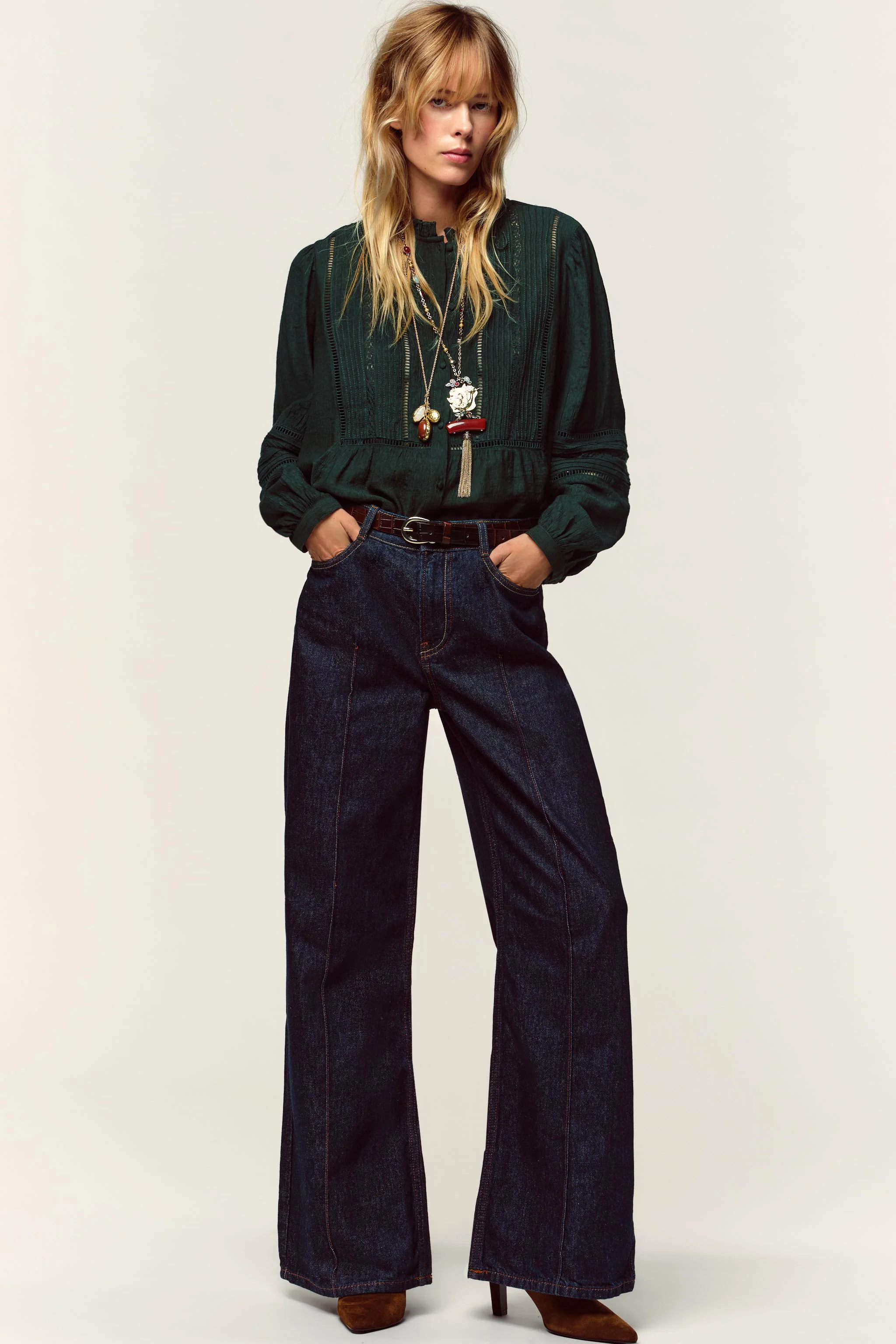 پیراهن آستین بلند با یقه چین دار و تزیینات گیپور