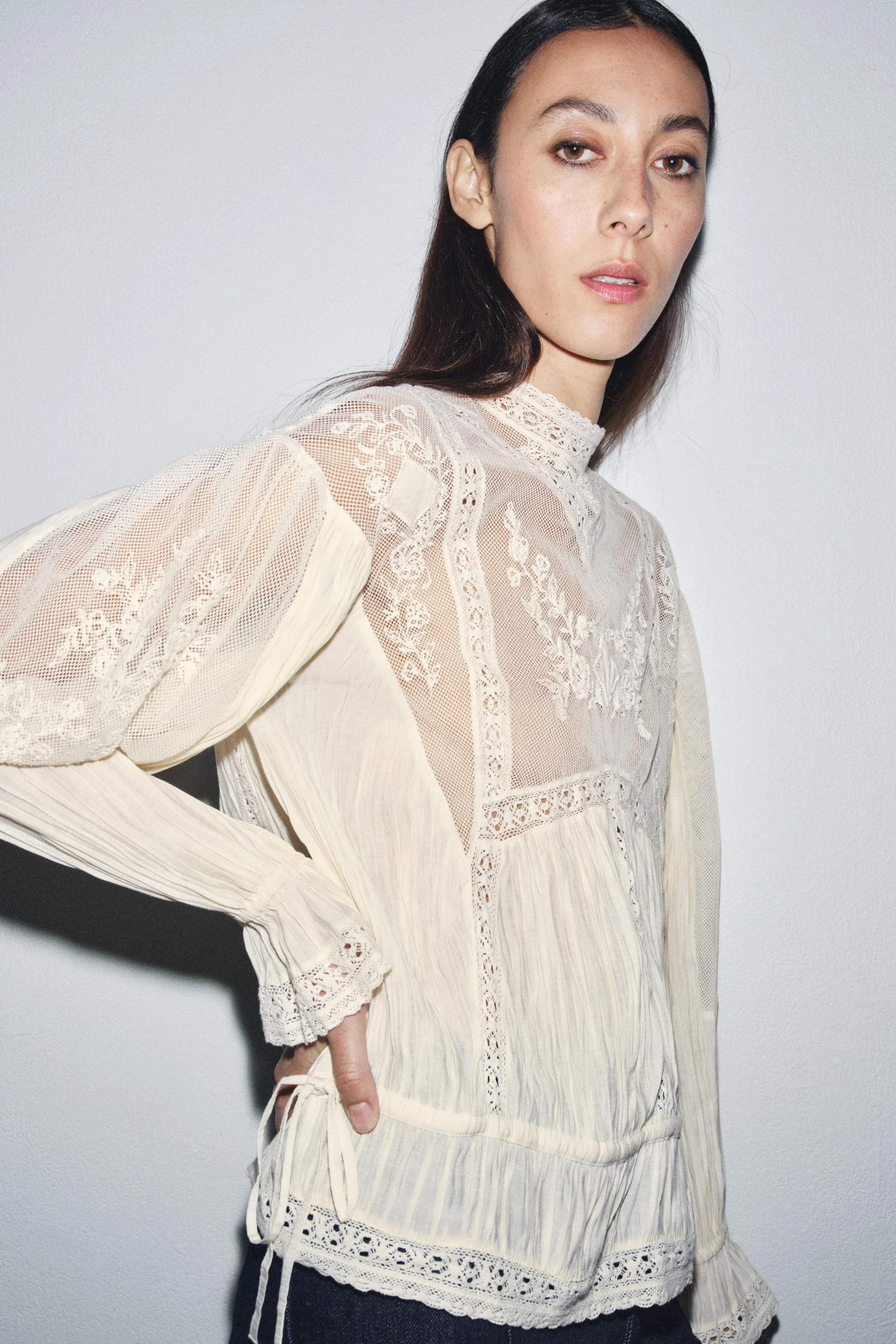 بلوز گلدوزی شده رمانتیک ZW COLLECTION بلوز گلدوزی شده رمانتیک ZW COLLECTION